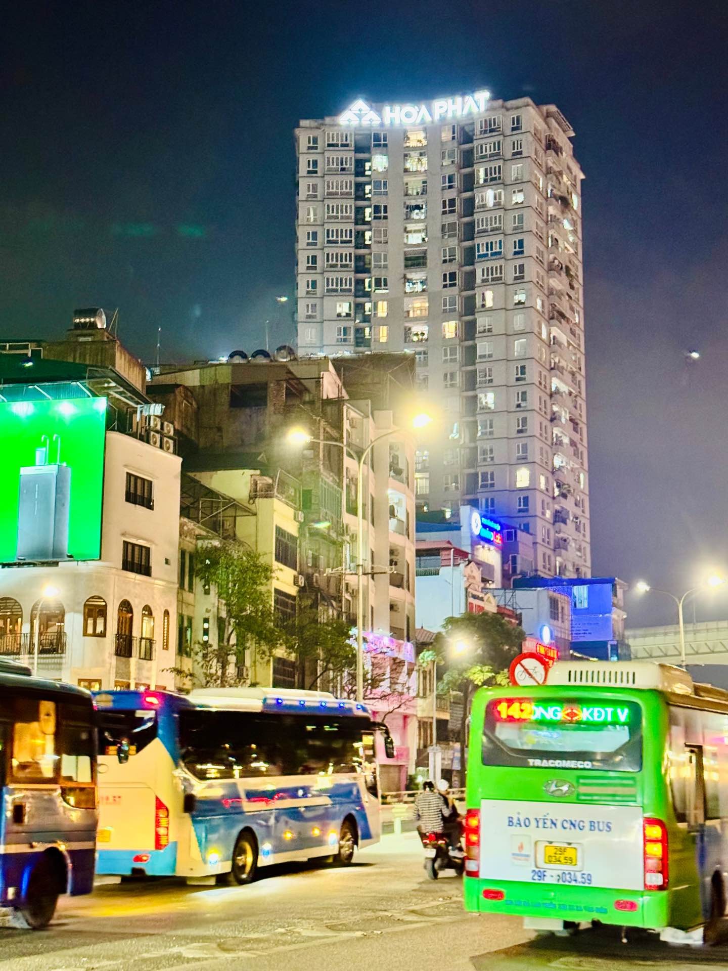 Bán nhà Giải Phóng - diện tích 92m2 12 tầng - Căn góc 3 thoáng - giá 8,8 tỷ