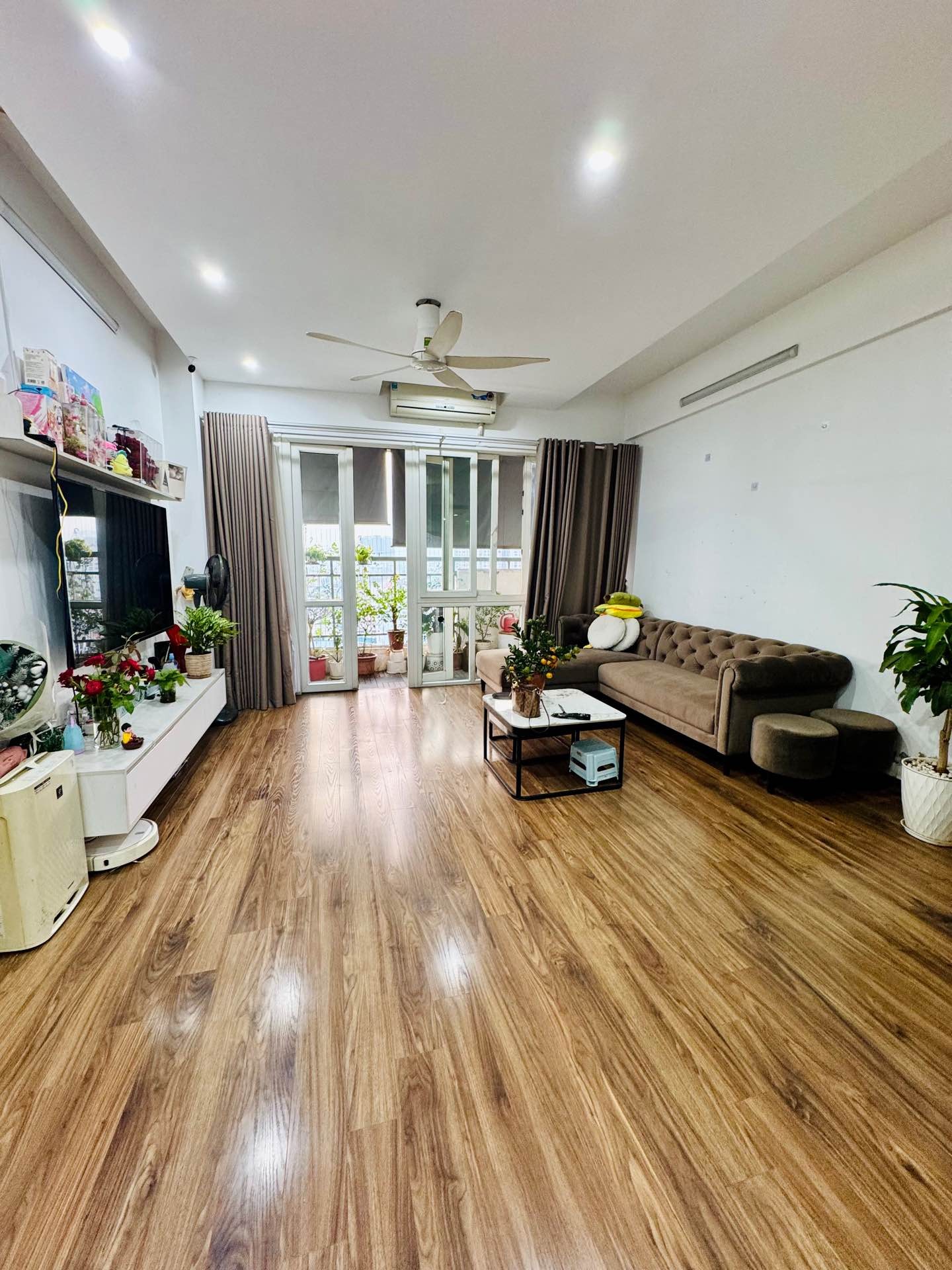 Bán nhà Giải Phóng - diện tích 92m2 12 tầng - Căn góc 3 thoáng - giá 8,8 tỷ