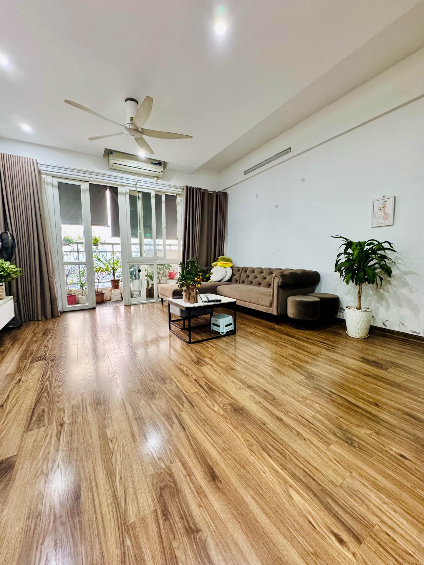 Bán nhà Giải Phóng - diện tích 92m2 12 tầng - Căn góc 3 thoáng - giá 8,8 tỷ