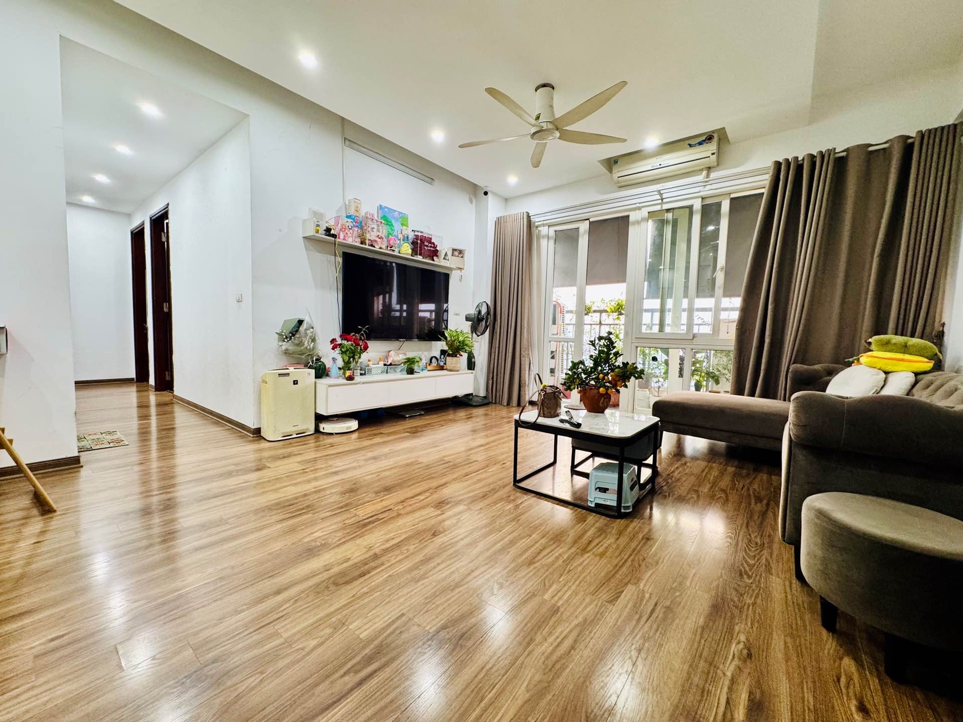 Bán nhà Giải Phóng - diện tích 92m2 12 tầng - Căn góc 3 thoáng - giá 8,8 tỷ