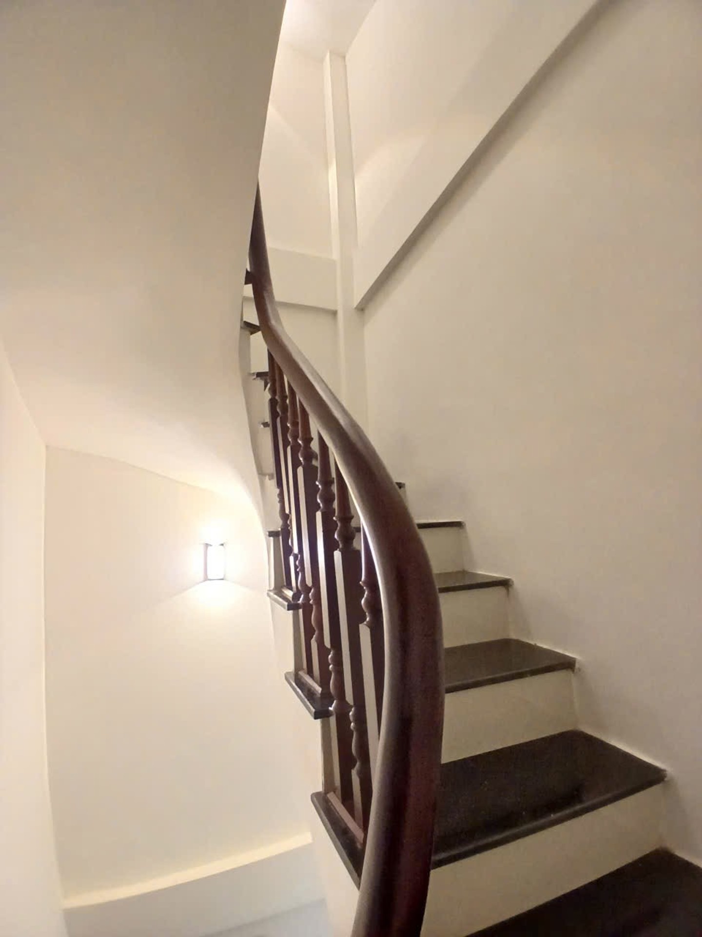 Bán nhà Định Công Hạ - diện tích 30m2 6 tầng - Ô tô đỗ cửa - giá 9,68 tỷ
