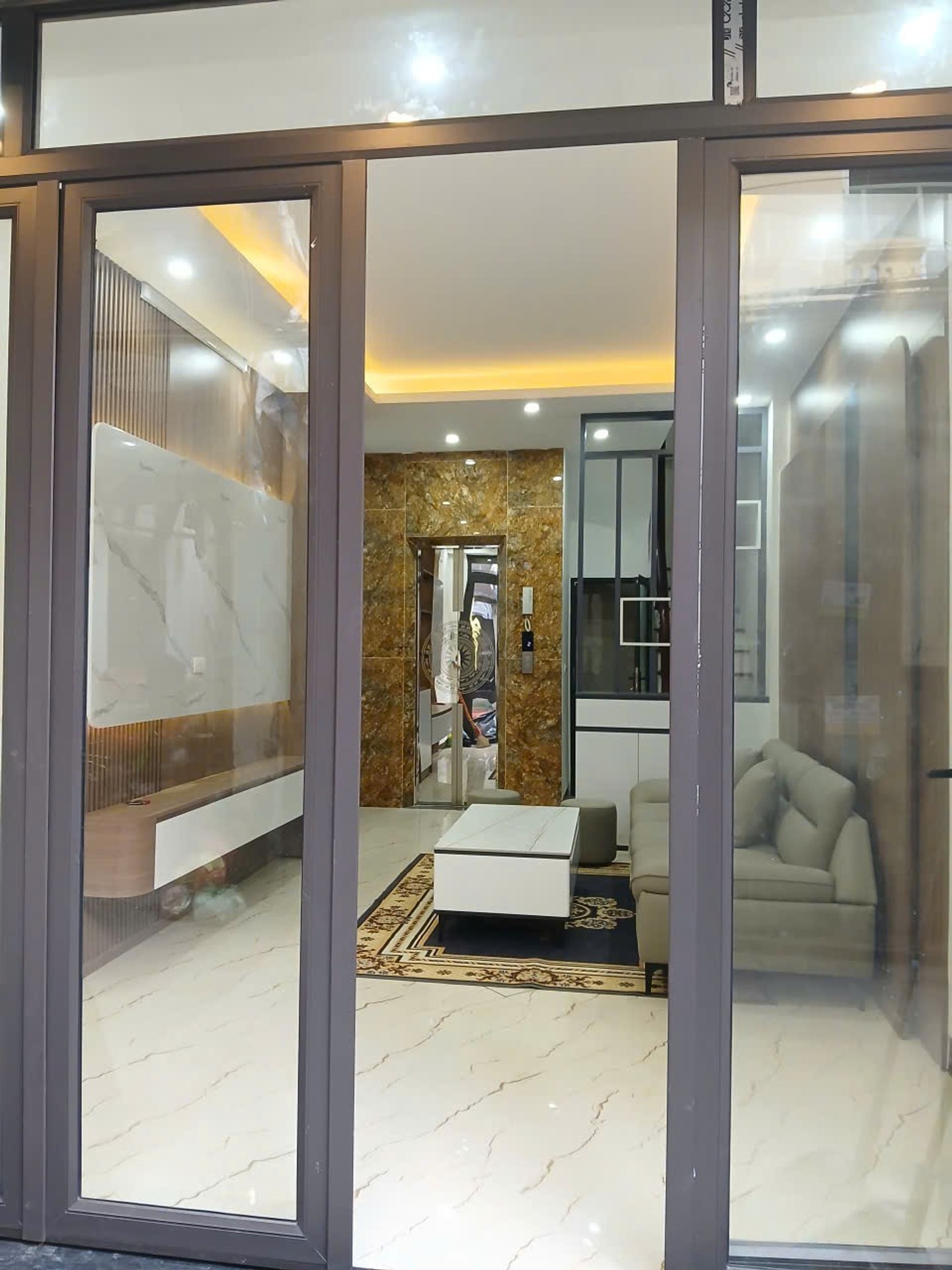 Bán nhà Định Công Hạ - diện tích 30m2 6 tầng - Ô tô đỗ cửa - giá 9,68 tỷ