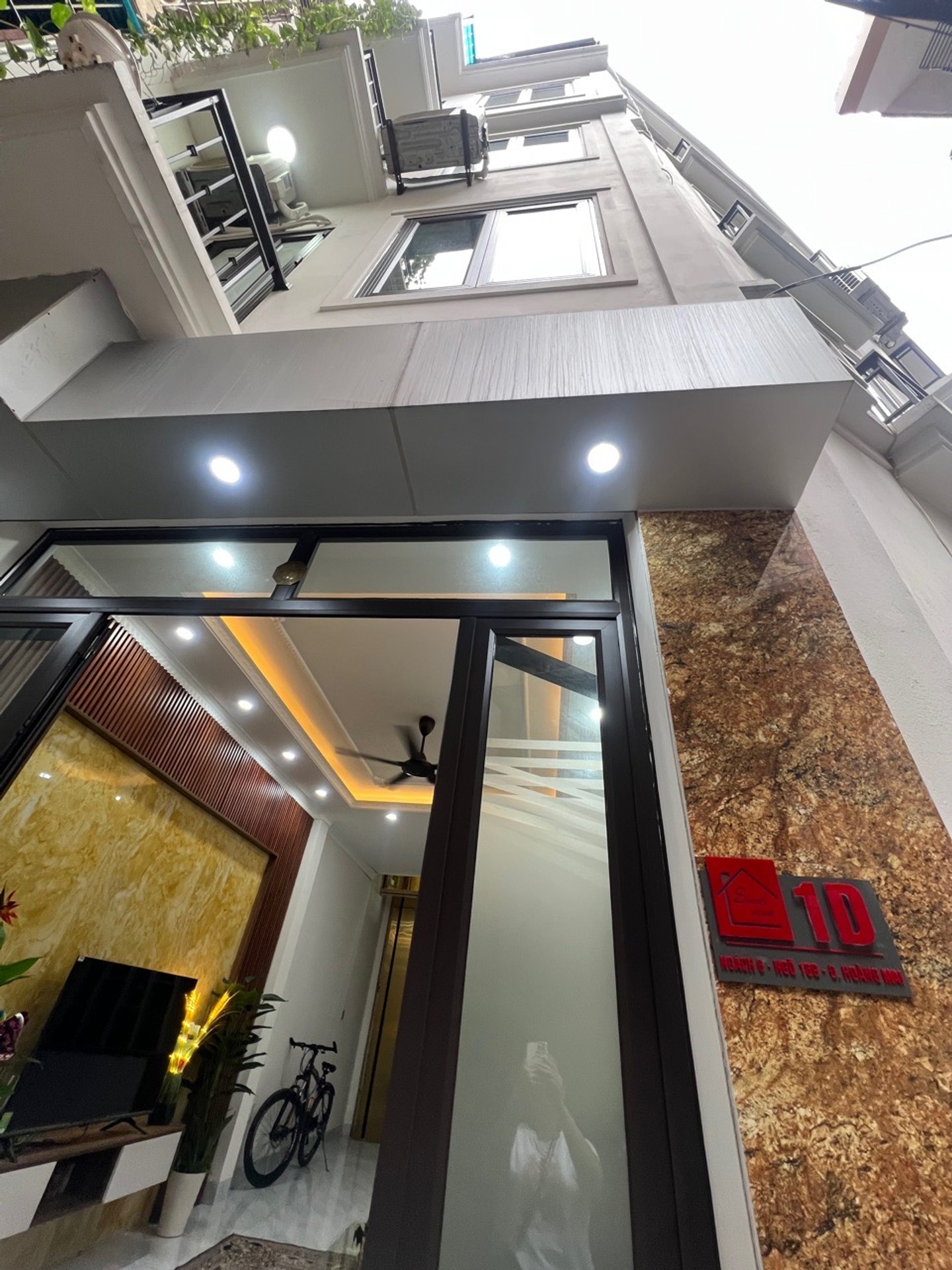 Bán nhà Hoàng Mai - diện tích 32m2 5 tầng - Thang máy, ngõ thông 1 nhà ra ô tô tránh - giá 12,85 tỷ