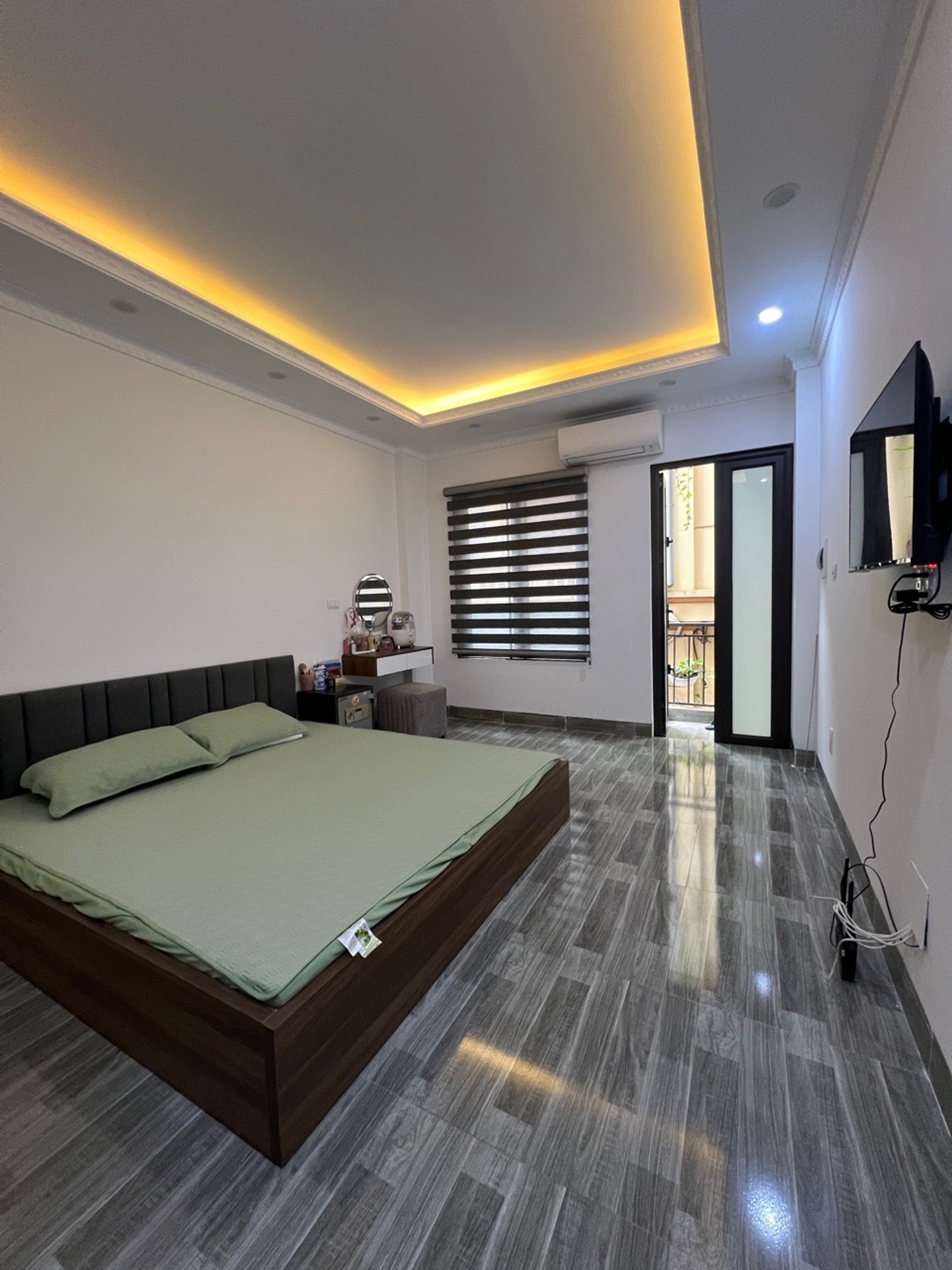 Bán nhà Hoàng Mai - diện tích 32m2 5 tầng - Thang máy, ngõ thông 1 nhà ra ô tô tránh - giá 12,85 tỷ