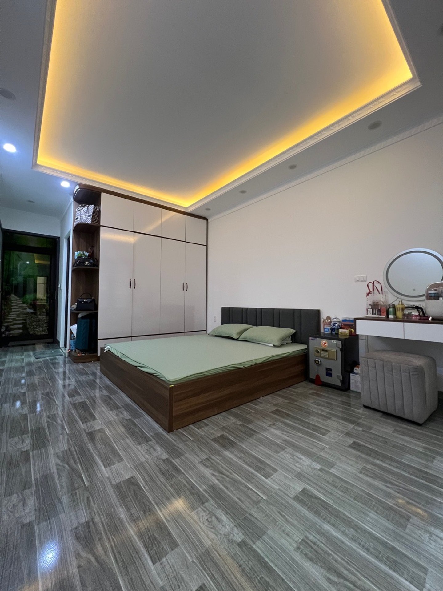 Bán nhà Hoàng Mai - diện tích 32m2 5 tầng - Thang máy, ngõ thông 1 nhà ra ô tô tránh - giá 12,85 tỷ