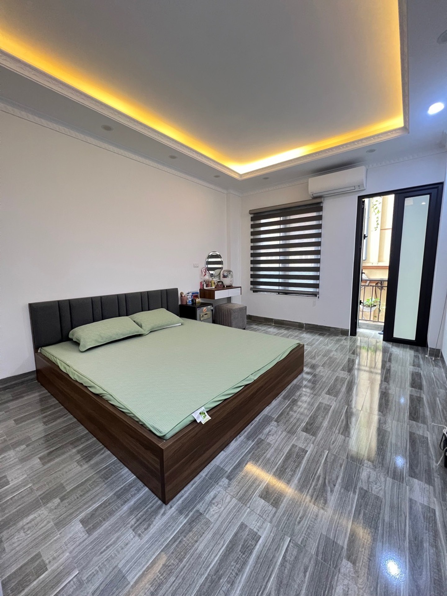 Bán nhà Hoàng Mai - diện tích 32m2 5 tầng - Thang máy, ngõ thông 1 nhà ra ô tô tránh - giá 12,85 tỷ