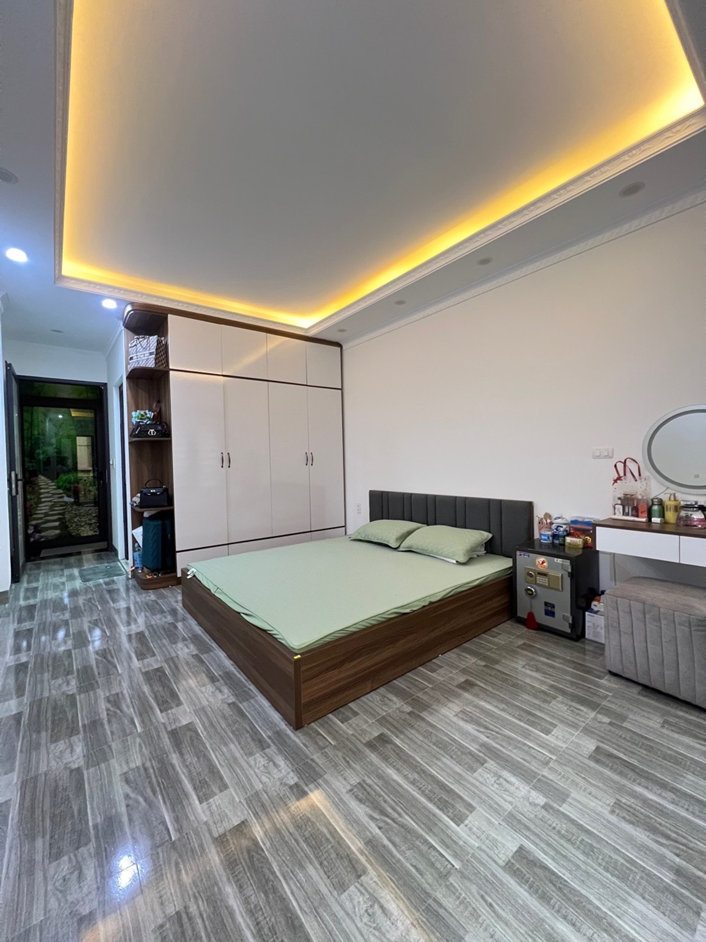 Bán nhà Hoàng Mai - diện tích 32m2 5 tầng - Thang máy, ngõ thông 1 nhà ra ô tô tránh - giá 12,85 tỷ