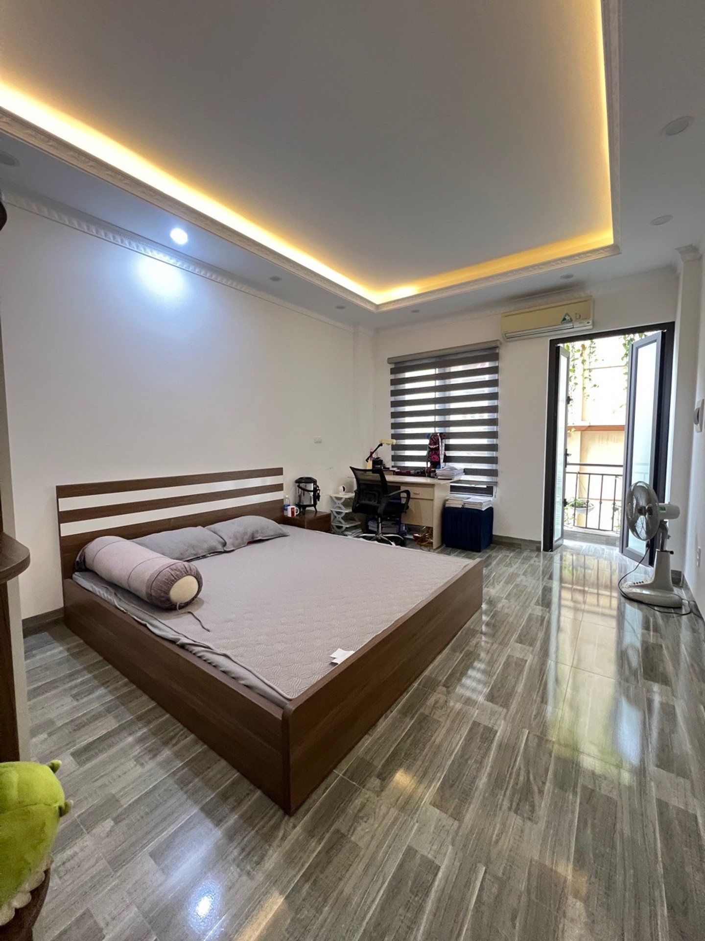 Bán nhà Hoàng Mai - diện tích 32m2 5 tầng - Thang máy, ngõ thông 1 nhà ra ô tô tránh - giá 12,85 tỷ