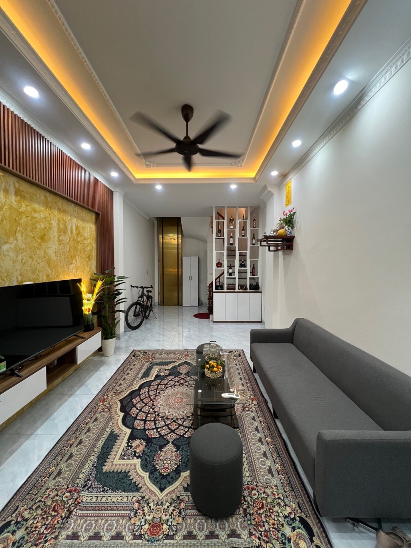 Bán nhà Hoàng Mai - diện tích 32m2 5 tầng - Thang máy, ngõ thông 1 nhà ra ô tô tránh - giá 12,85 tỷ