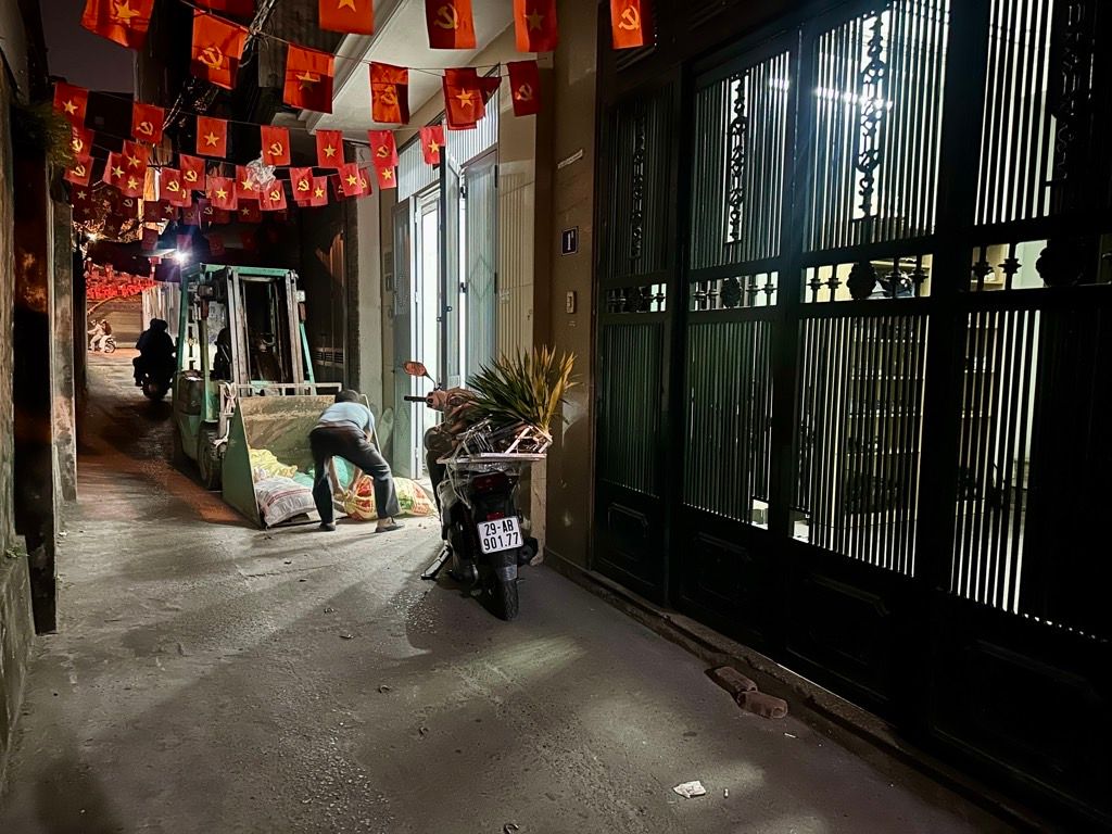 Bán nhà Lãng Yên - diện tích 42m2 5 tầng - Lô góc 2 mặt ngõ - giá 14,5 tỷ
