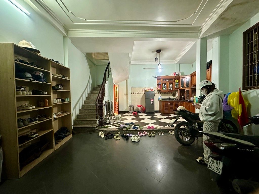Bán nhà Lãng Yên - diện tích 42m2 5 tầng - Lô góc 2 mặt ngõ - giá 14,5 tỷ