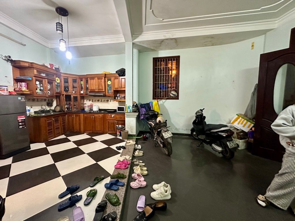 Bán nhà Lãng Yên - diện tích 42m2 5 tầng - Lô góc 2 mặt ngõ - giá 14,5 tỷ
