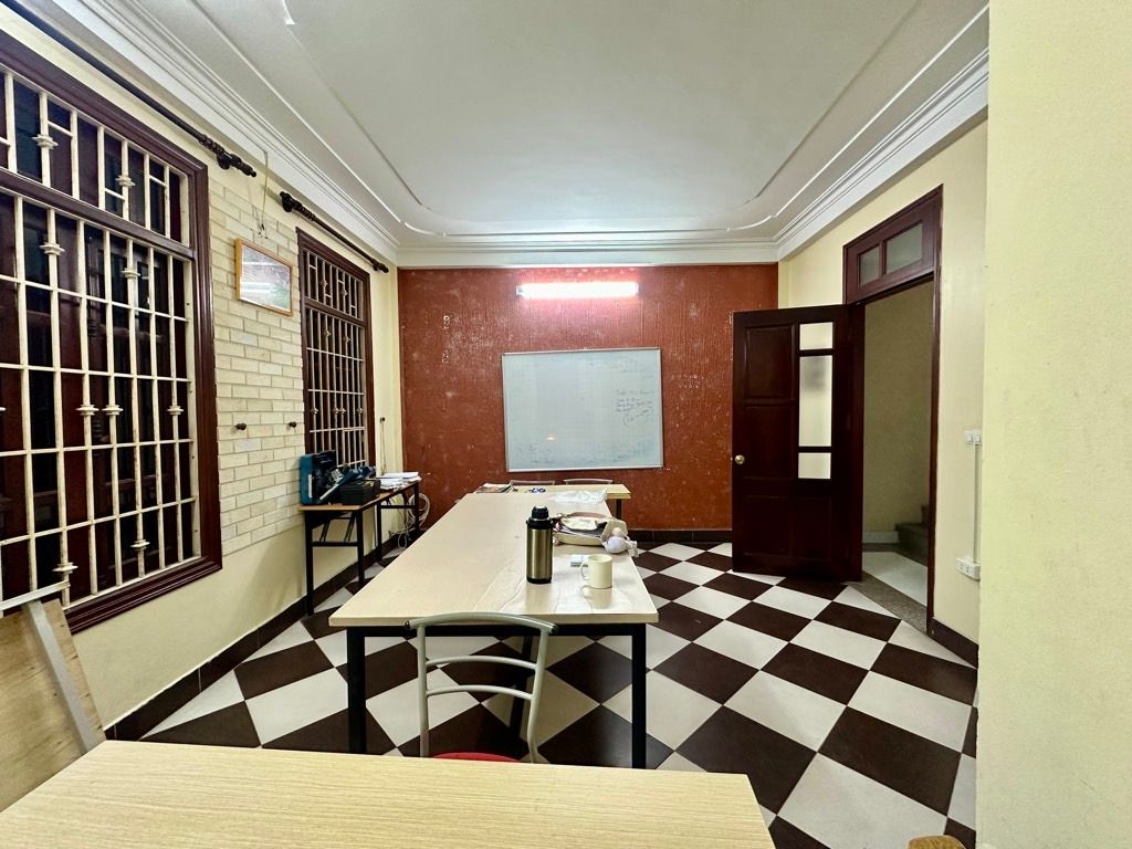 Bán nhà Lãng Yên - diện tích 42m2 5 tầng - Lô góc 2 mặt ngõ - giá 14,5 tỷ