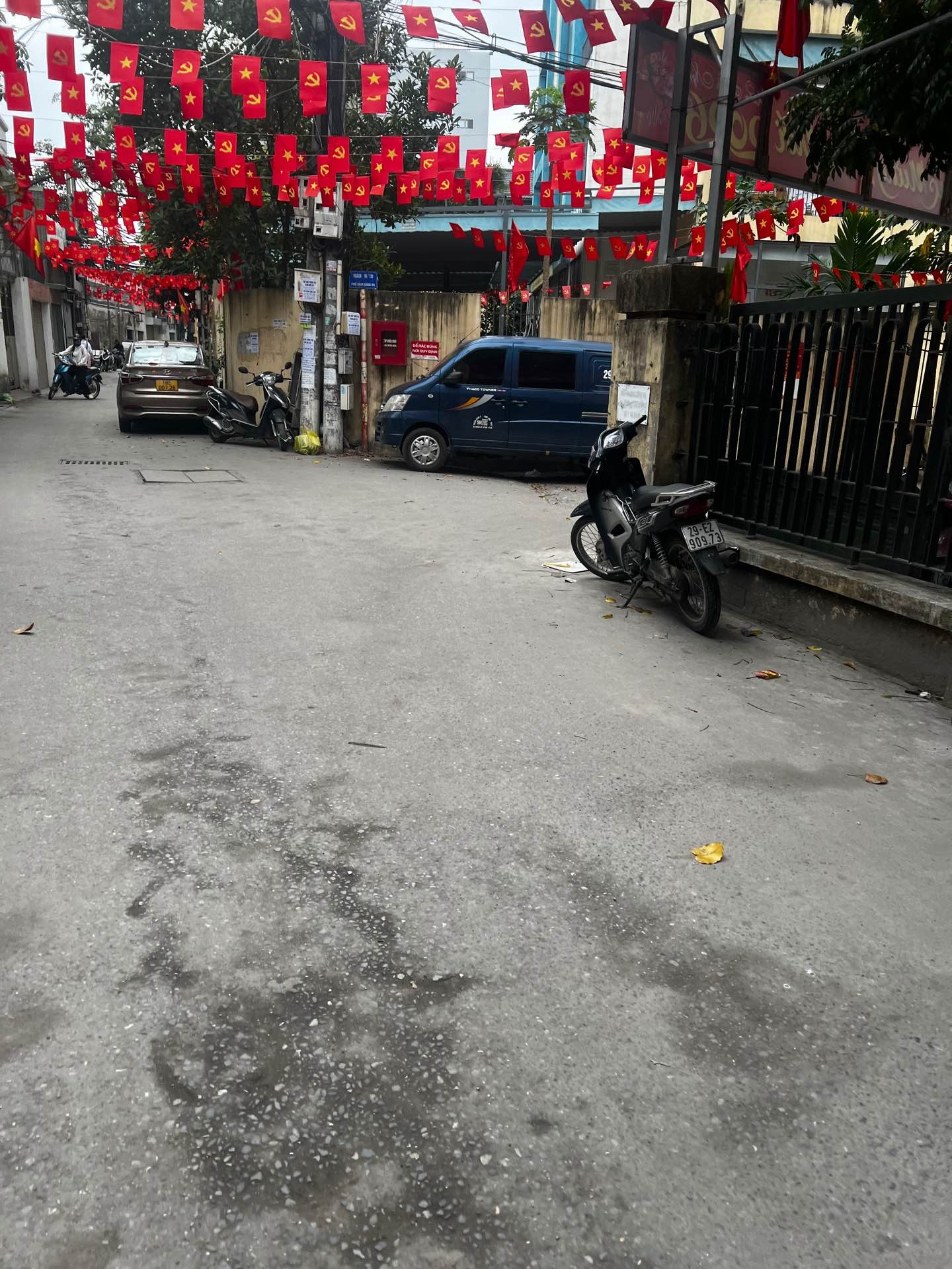 Bán nhà Định Công Hạ - diện tích 28m2 3 tầng - Nhà căn góc, full nội thất - giá 3 tỷ