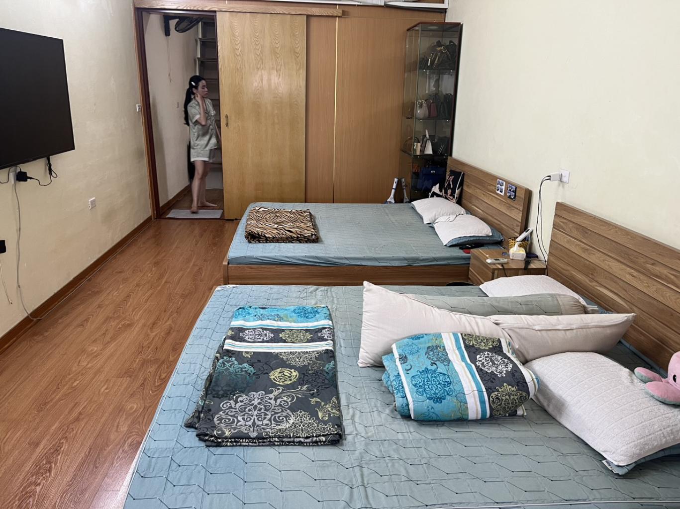 Bán nhà Cầu Giấy - diện tích 45.4m2 3 tầng - Mặt phố kinh doanh sầm uất - giá 24 tỷ