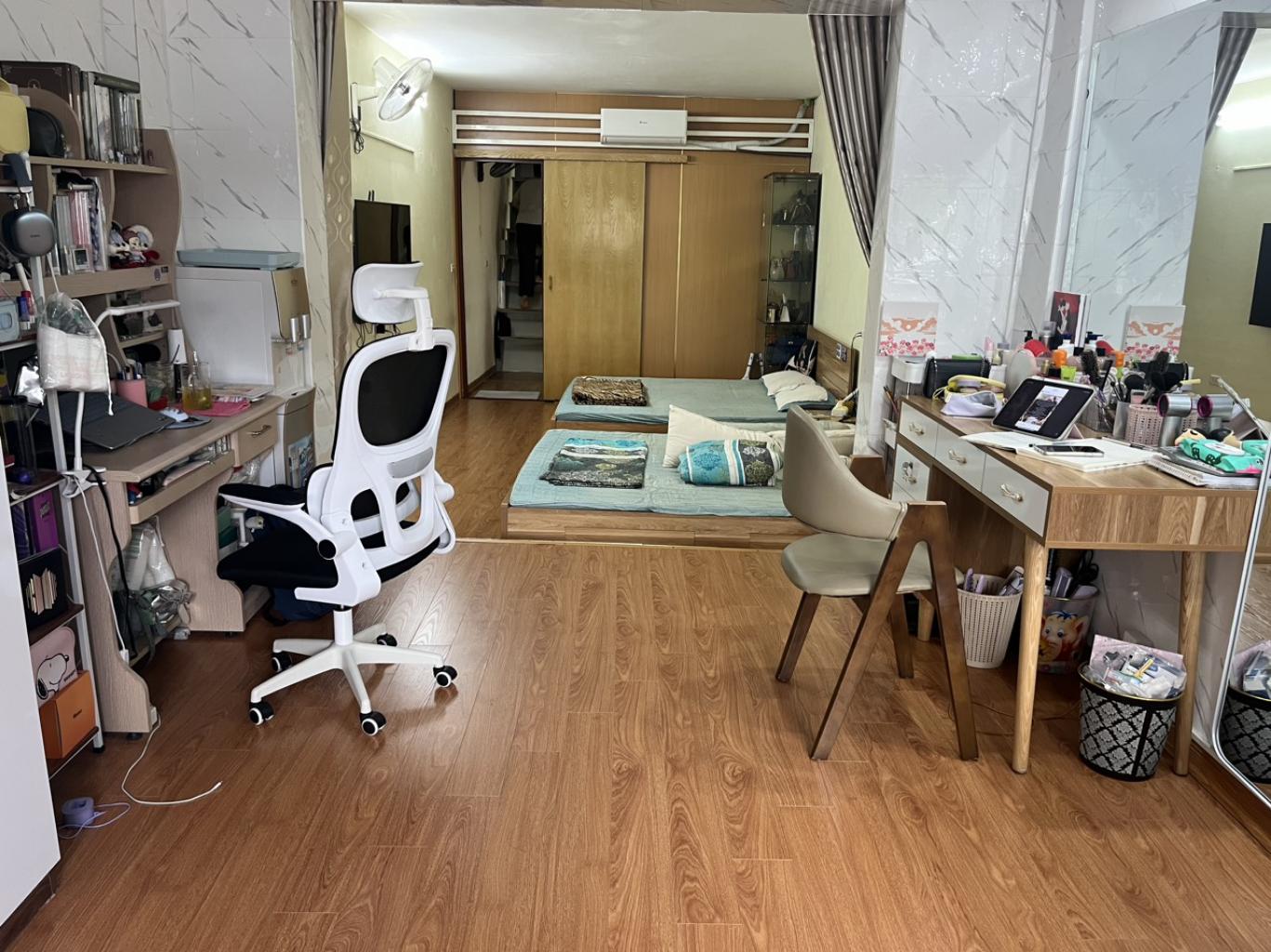 Bán nhà Cầu Giấy - diện tích 45.4m2 3 tầng - Mặt phố kinh doanh sầm uất - giá 24 tỷ