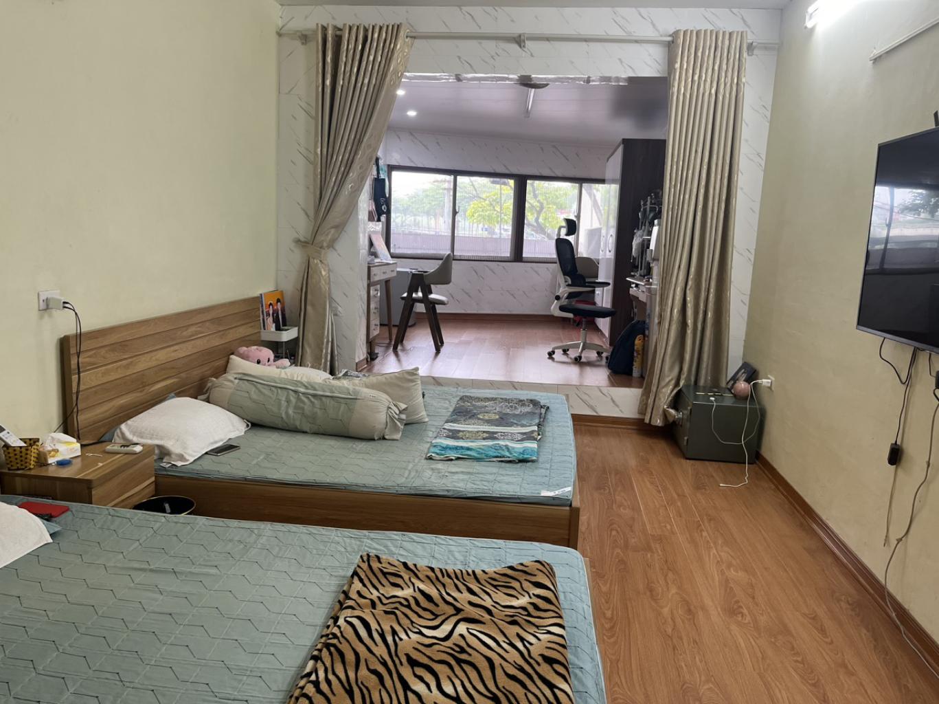 Bán nhà Cầu Giấy - diện tích 45.4m2 3 tầng - Mặt phố kinh doanh sầm uất - giá 24 tỷ