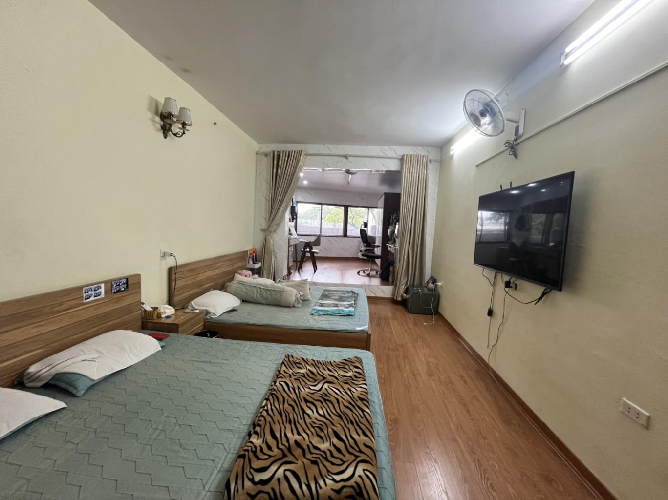 Bán nhà Cầu Giấy - diện tích 45.4m2 3 tầng - Mặt phố kinh doanh sầm uất - giá 24 tỷ