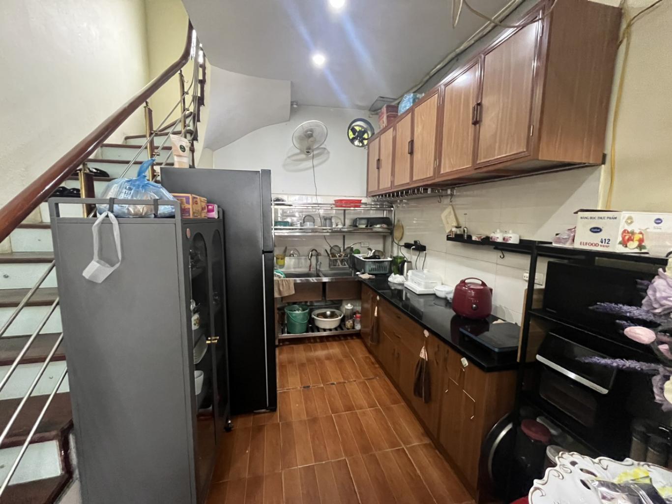 Bán nhà Cầu Giấy - diện tích 45.4m2 3 tầng - Mặt phố kinh doanh sầm uất - giá 24 tỷ