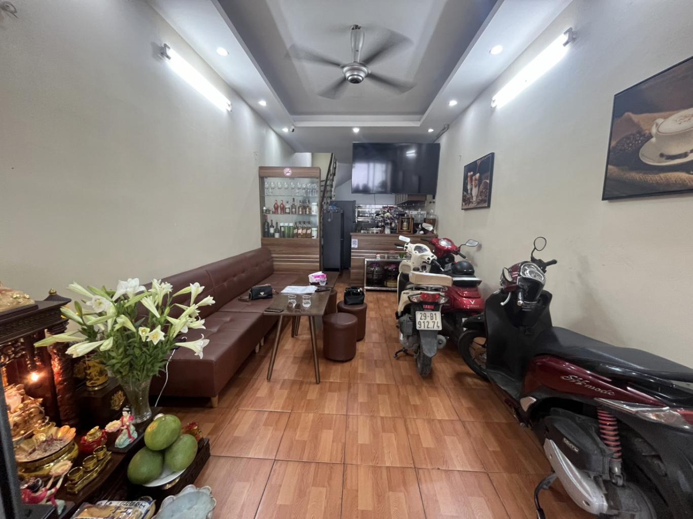 Bán nhà Cầu Giấy - diện tích 45.4m2 3 tầng - Mặt phố kinh doanh sầm uất - giá 24 tỷ