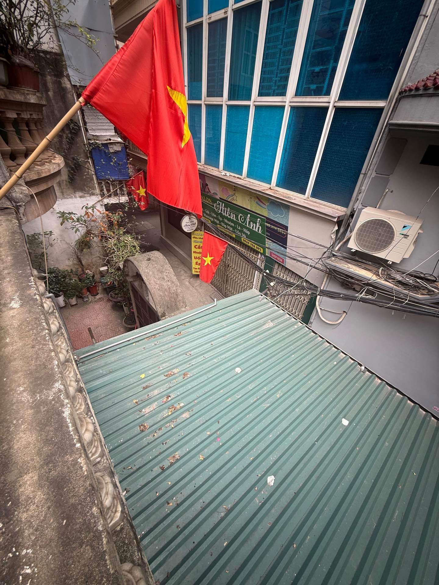 Bán nhà Láng - diện tích 134m2 3 tầng - Ngõ 1 ô tô - giá 40 tỷ