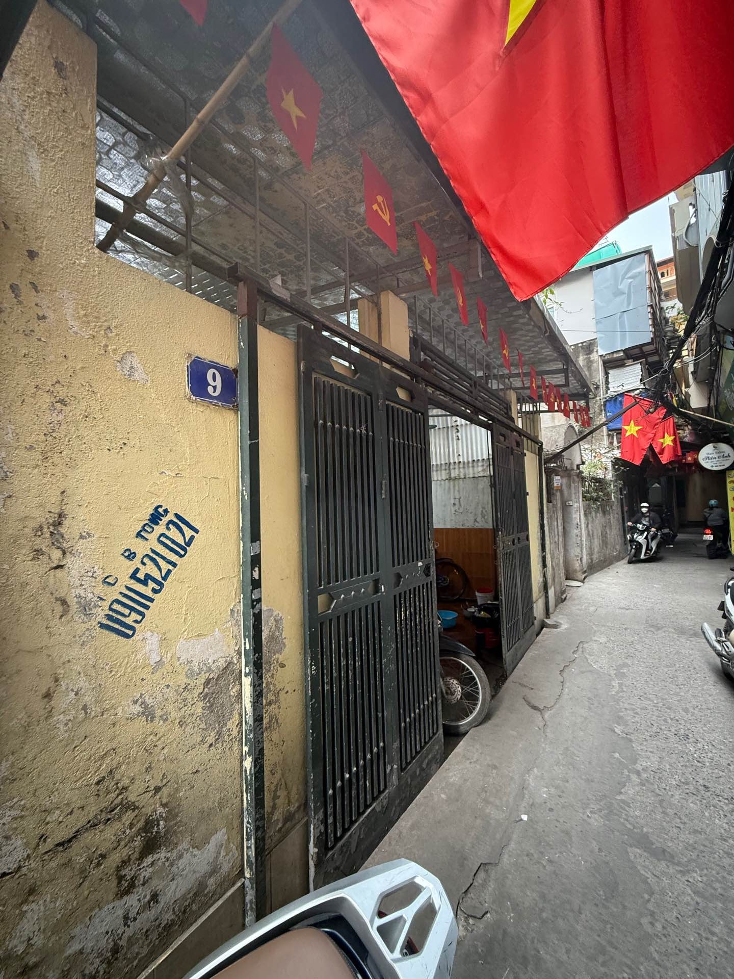 Bán nhà Láng - diện tích 134m2 3 tầng - Ngõ 1 ô tô - giá 40 tỷ