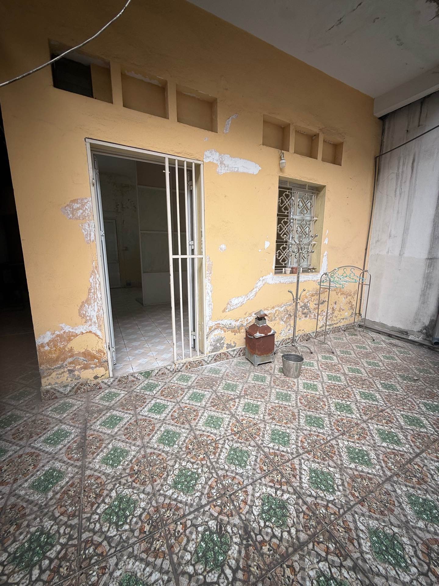 Bán nhà Láng - diện tích 134m2 3 tầng - Ngõ 1 ô tô - giá 40 tỷ