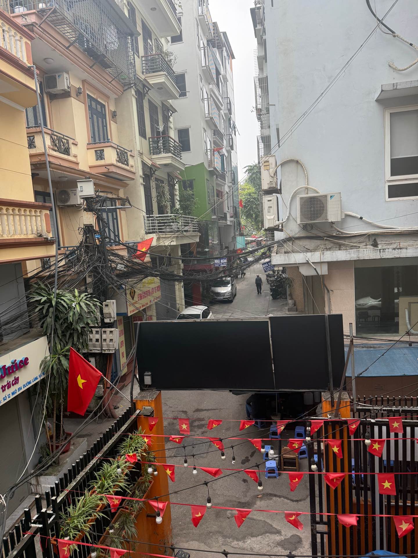 Bán nhà Láng - diện tích 134m2 3 tầng - Ngõ 1 ô tô - giá 40 tỷ