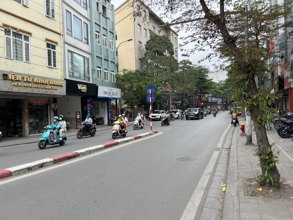 Bán nhà Khâm Thiên - diện tích 126m2 3 tầng - Mặt phố siêu hiếm - giá 44,2 tỷ