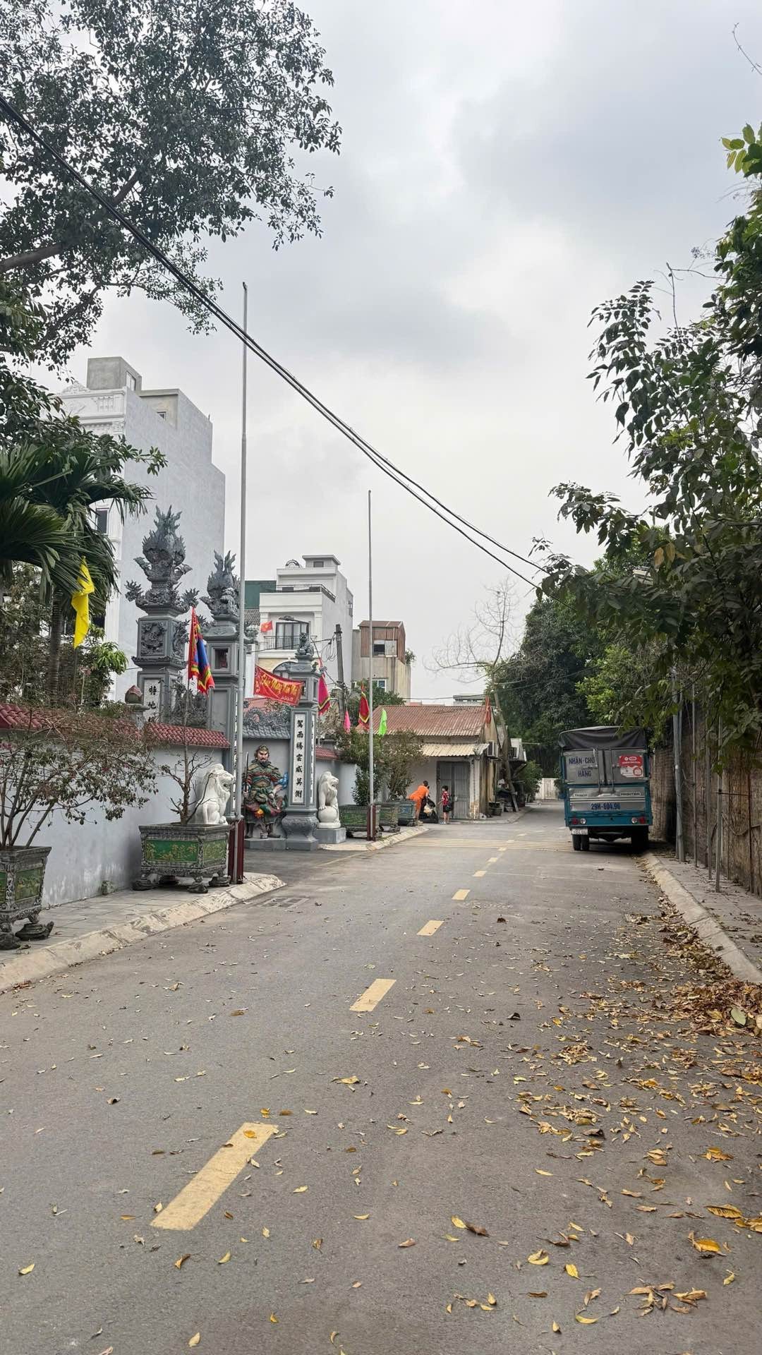 Bán nhà Nguyễn Khoái - diện tích 92m2 2 tầng - ô tô tránh - giá 11,5 tỷ