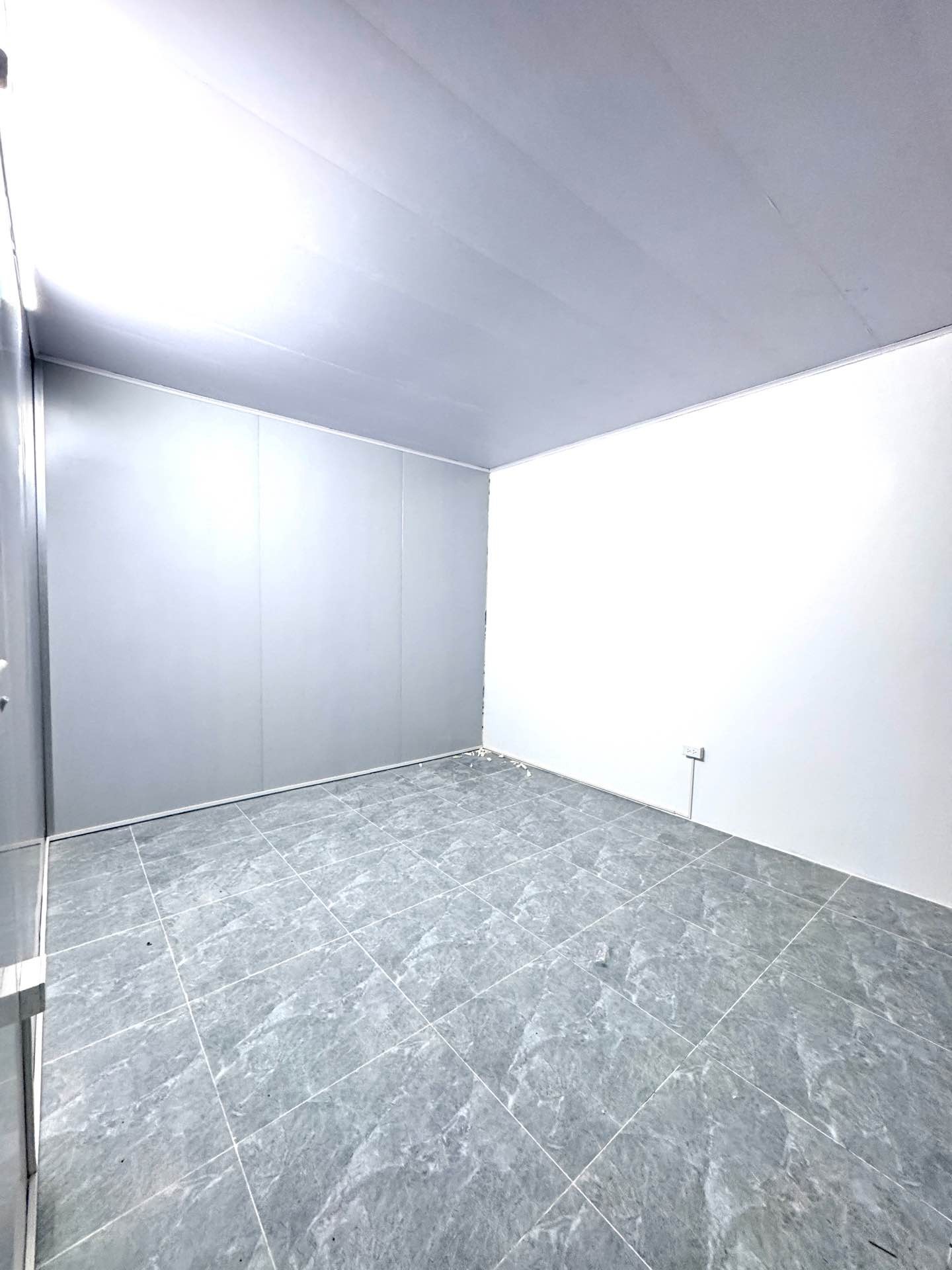 Bán nhà Định Công Thượng - diện tích 43m2 2 tầng - gần ô tô - giá 2,3 tỷ