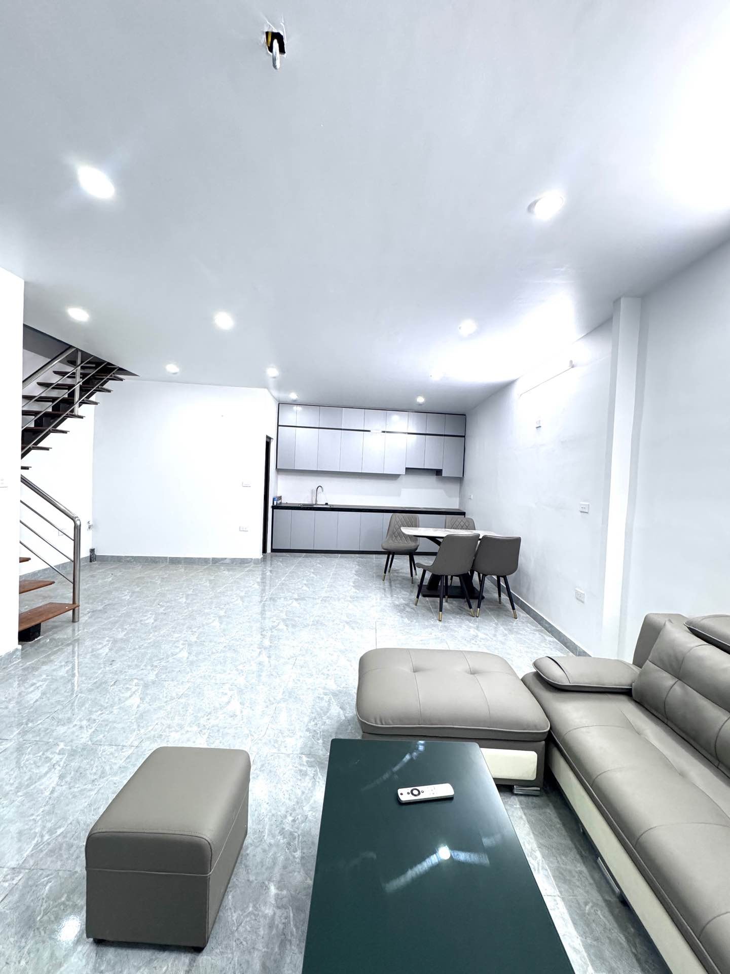 Bán nhà Định Công Thượng - diện tích 43m2 2 tầng - gần ô tô - giá 2,3 tỷ