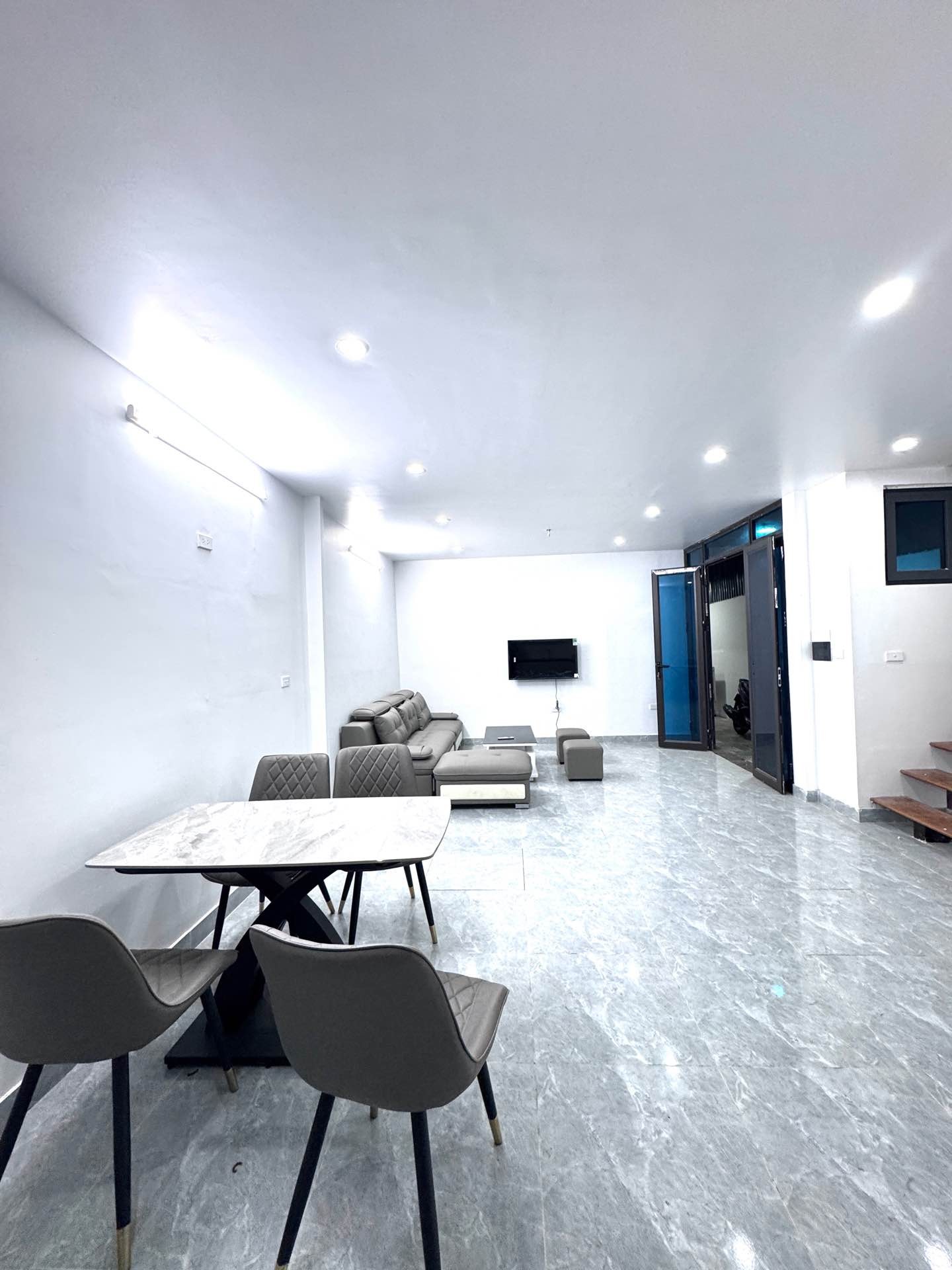 Bán nhà Định Công Thượng - diện tích 43m2 2 tầng - gần ô tô - giá 2,3 tỷ