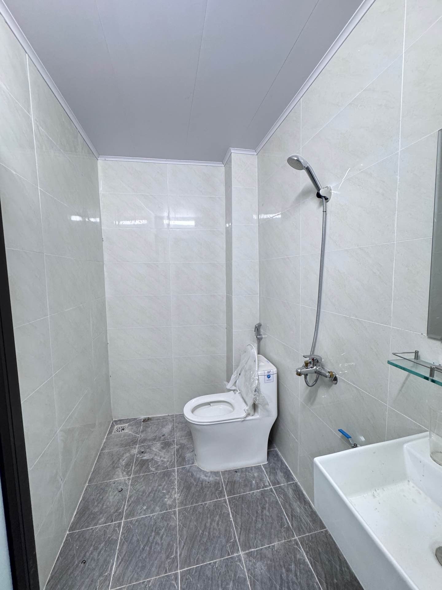 Bán nhà Định Công Thượng - diện tích 43m2 2 tầng - gần ô tô - giá 2,3 tỷ