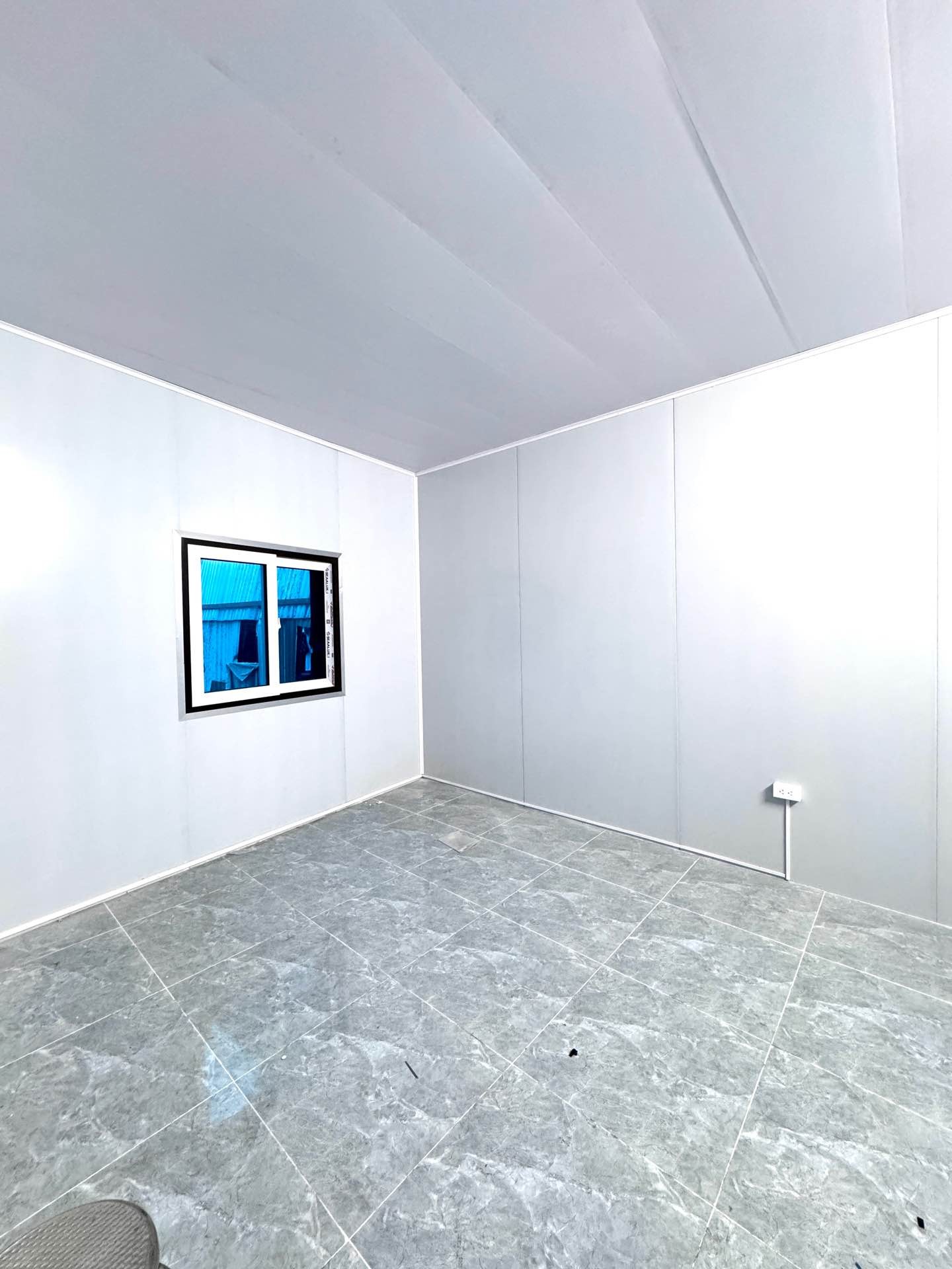 Bán nhà Định Công Thượng - diện tích 43m2 2 tầng - gần ô tô - giá 2,3 tỷ