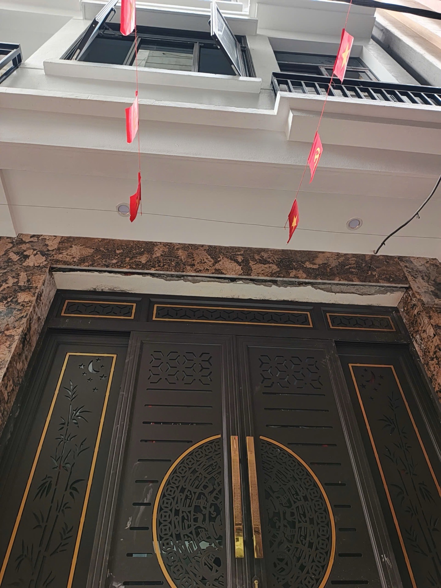 Bán nhà Minh Khai - diện tích 54m2 6 tầng - ô tô tránh - giá 20 tỷ