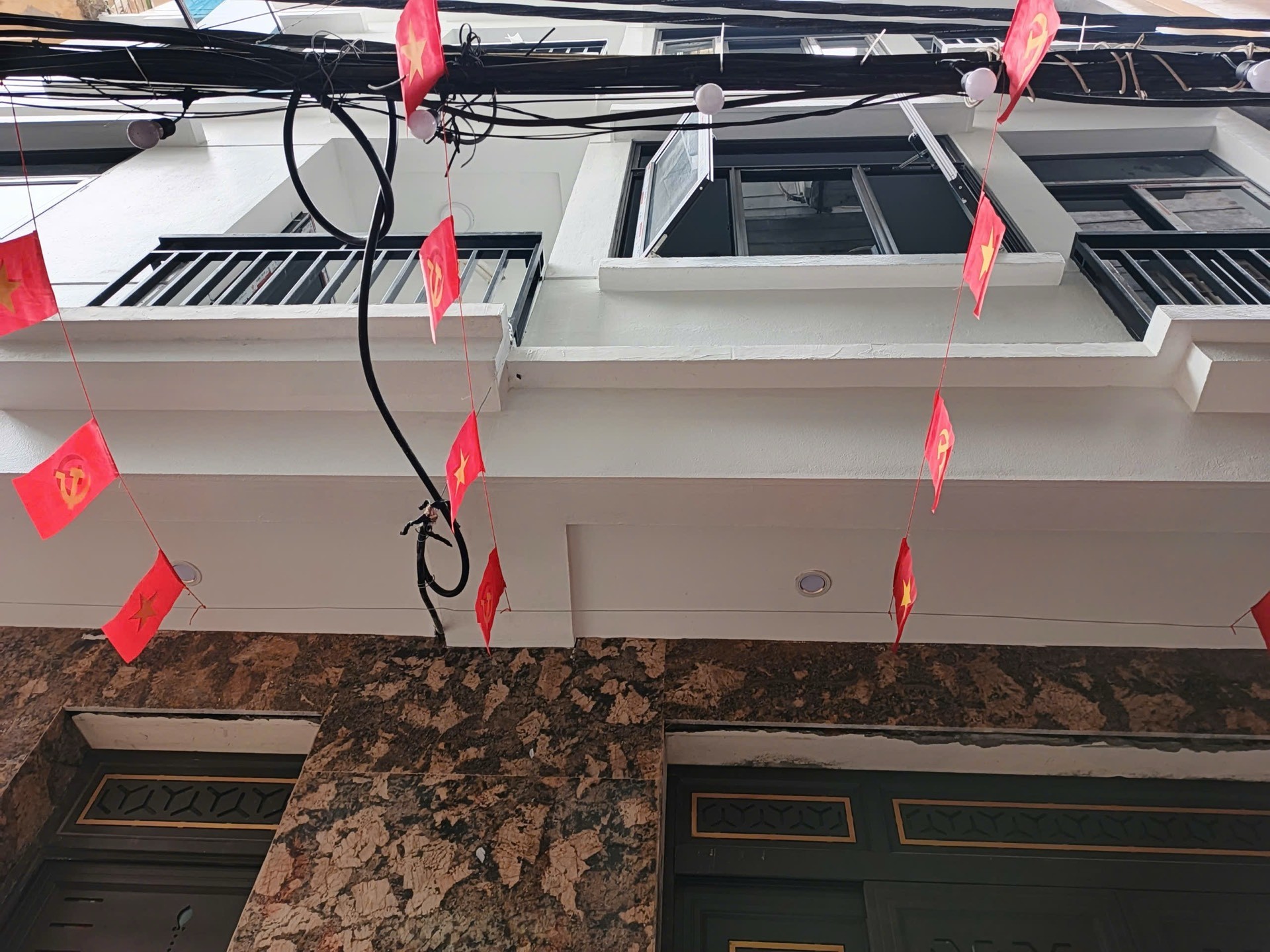 Bán nhà Minh Khai - diện tích 54m2 6 tầng - ô tô tránh - giá 20 tỷ