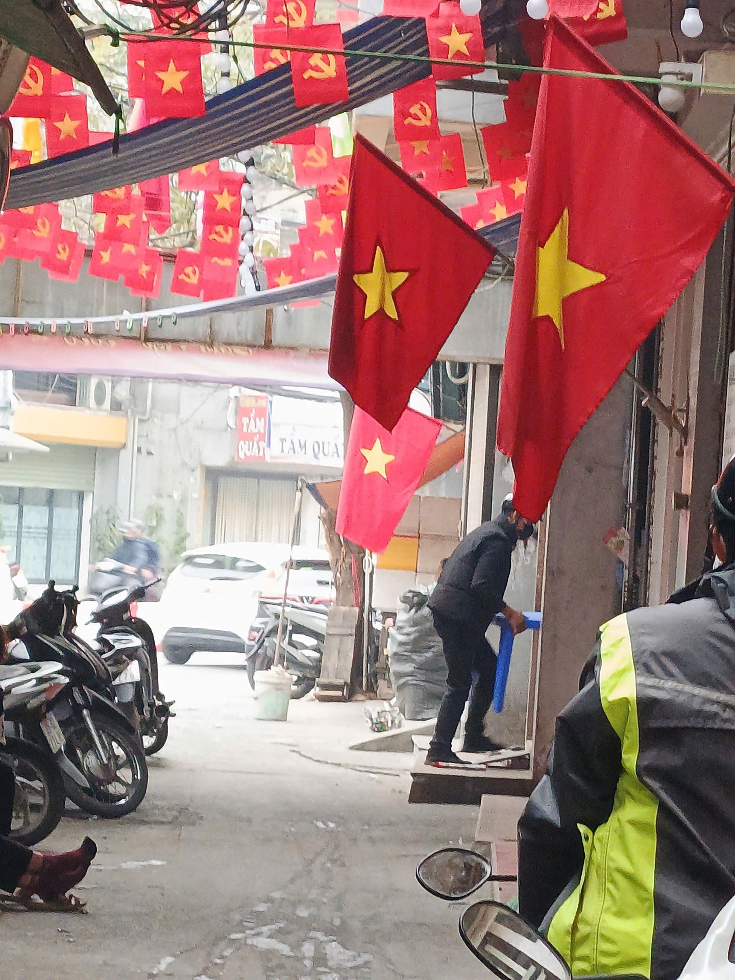 Bán nhà Minh Khai - diện tích 54m2 6 tầng - ô tô tránh - giá 20 tỷ