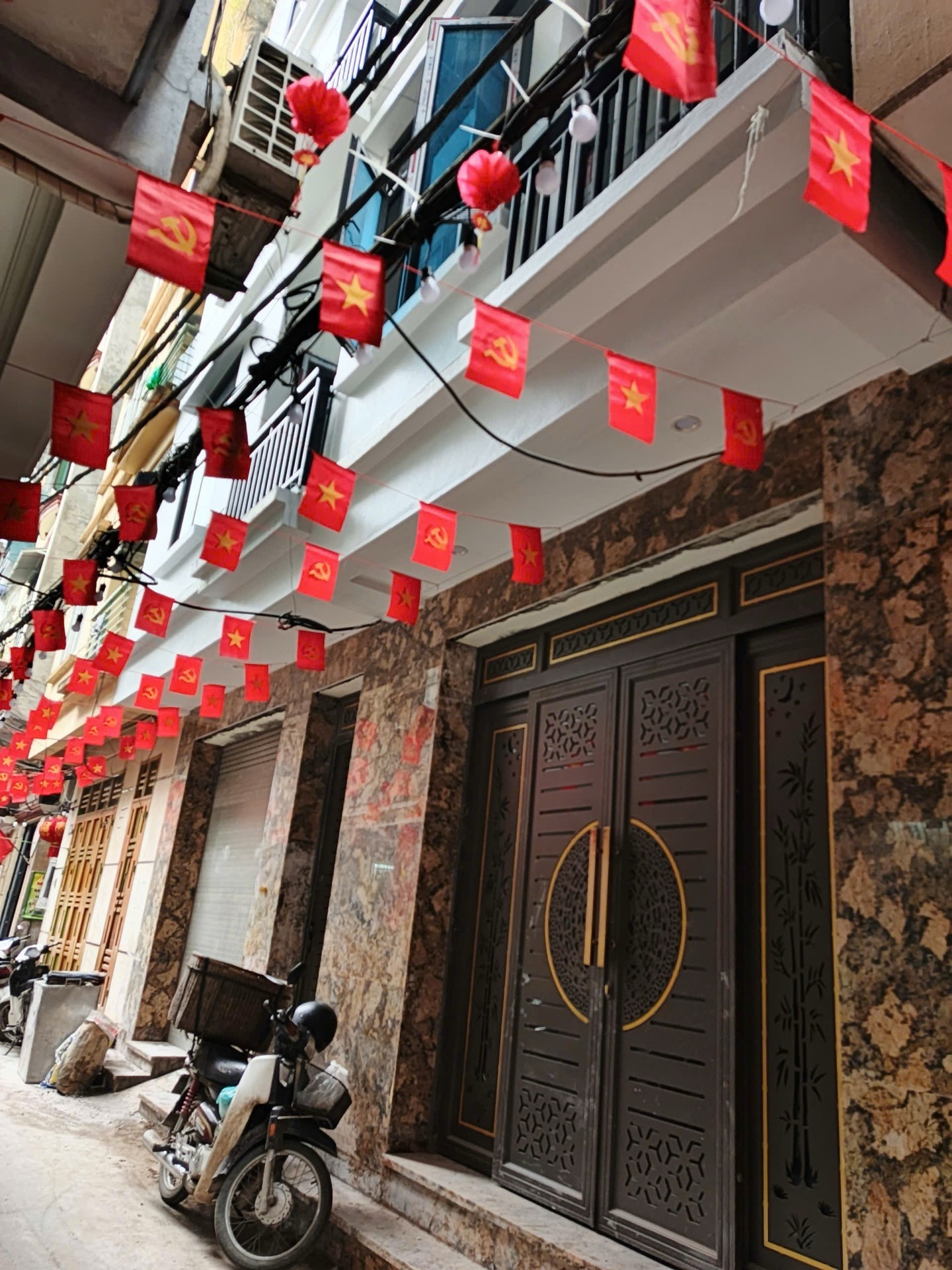 Bán nhà Minh Khai - diện tích 54m2 6 tầng - ô tô tránh - giá 20 tỷ