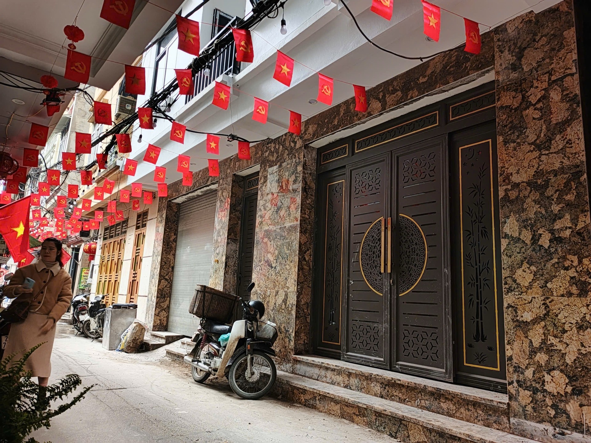 Bán nhà Minh Khai - diện tích 54m2 6 tầng - ô tô tránh - giá 20 tỷ