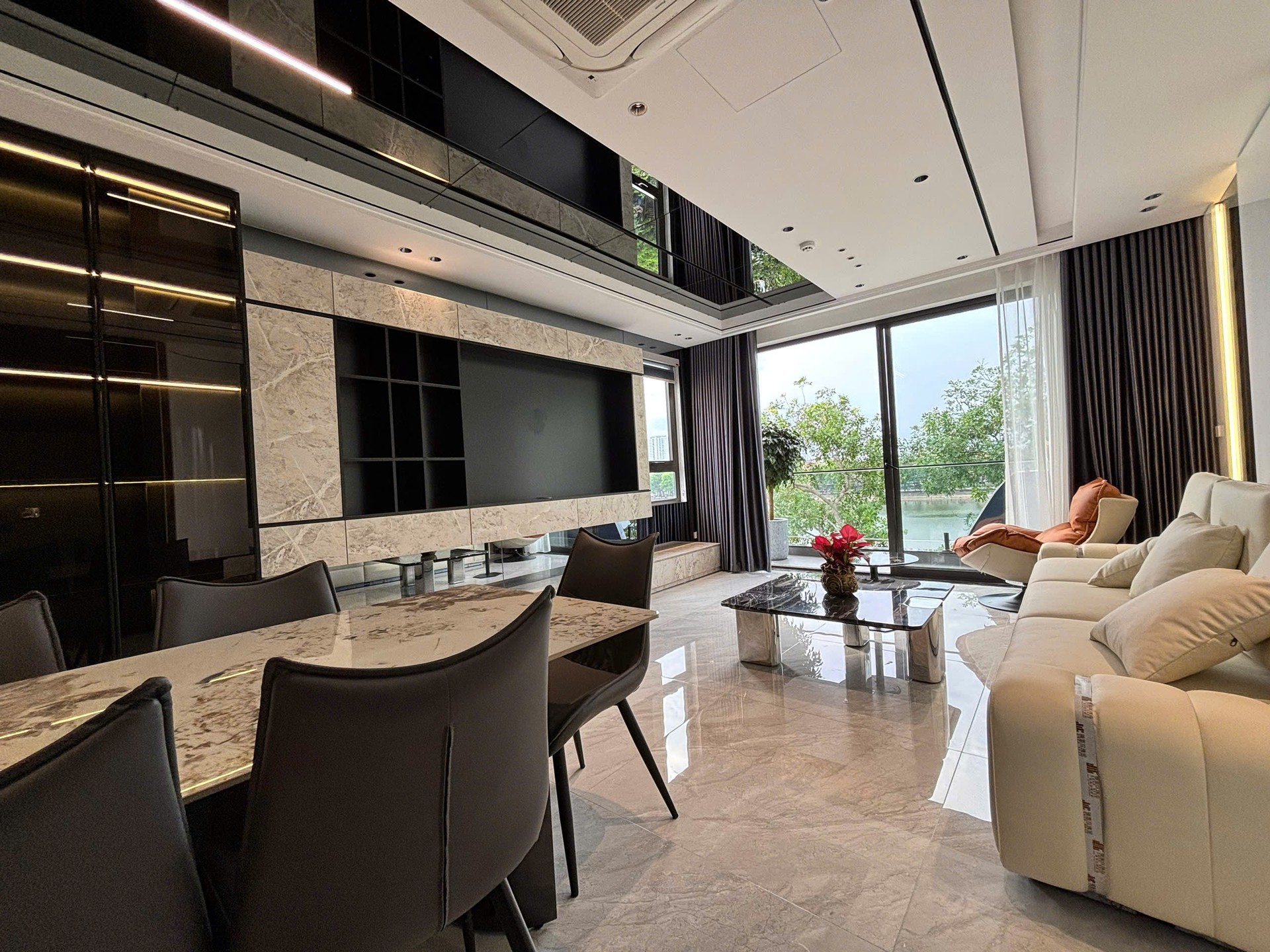 Bán nhà Hoàng Liệt - diện tích 61m2 7 tầng - Ô tô tránh nhau - giá 26,9 tỷ
