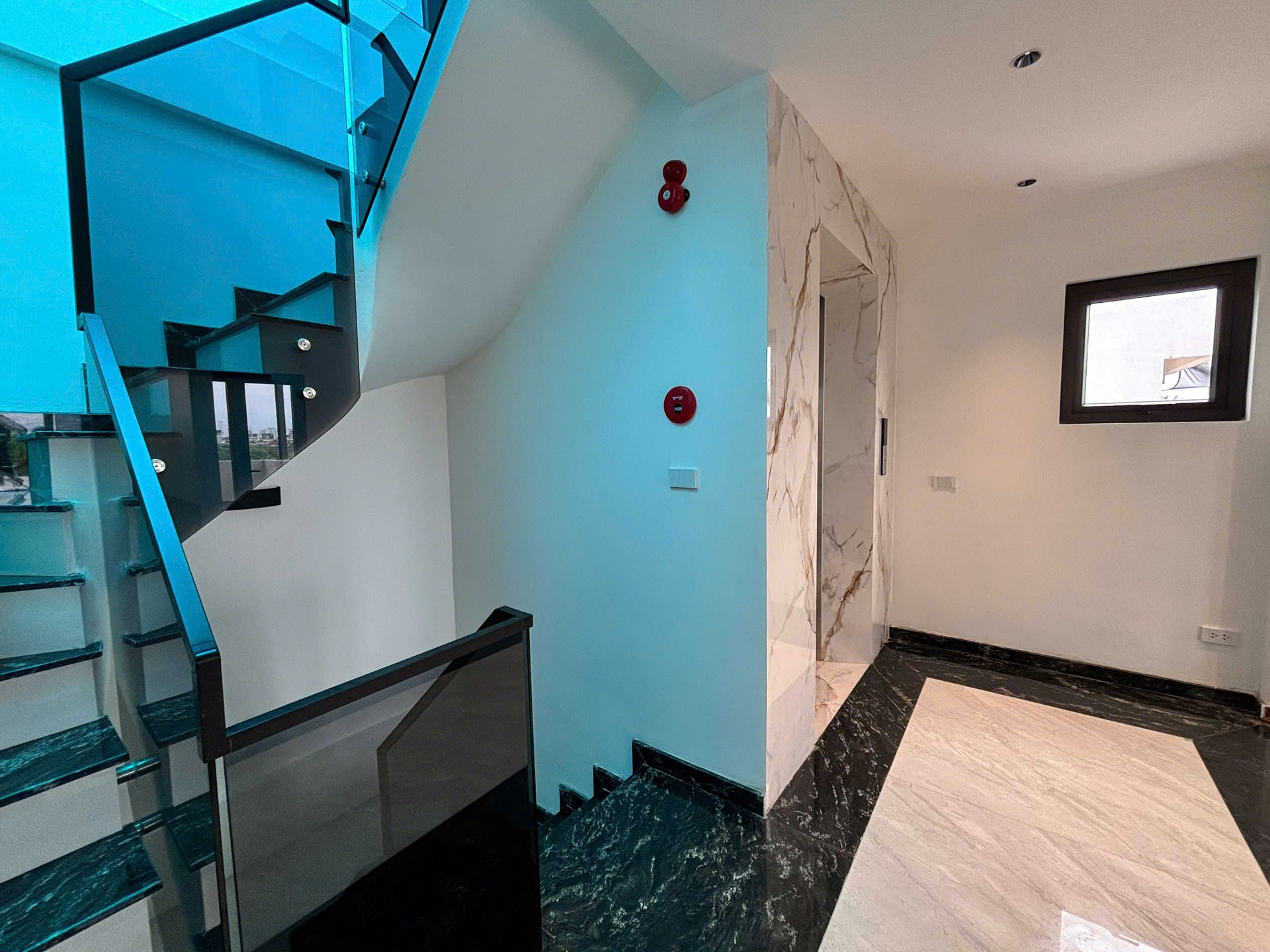 Bán nhà Hoàng Liệt - diện tích 61m2 7 tầng - Ô tô tránh nhau - giá 26,9 tỷ