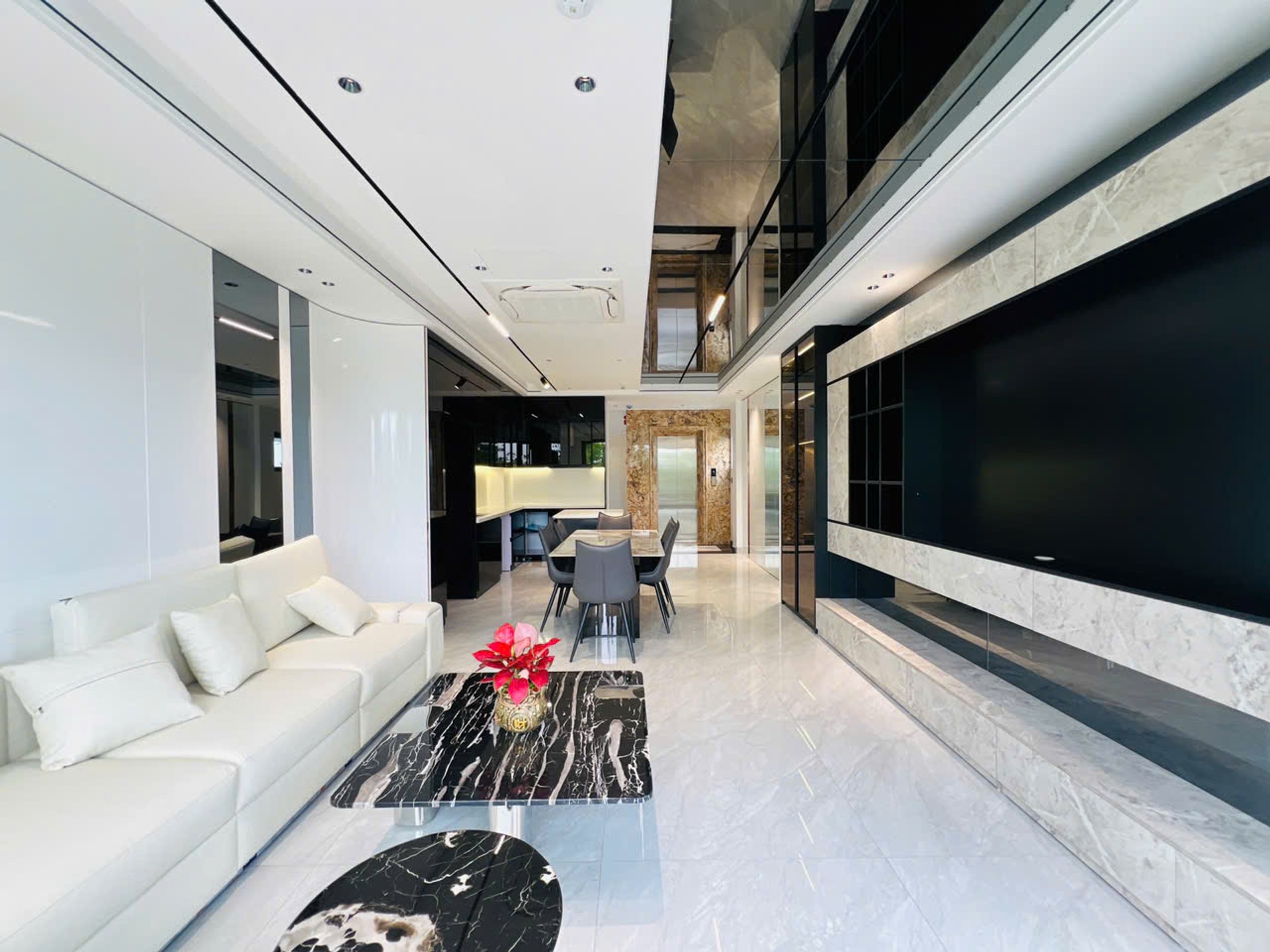 Bán nhà Hoàng Liệt - diện tích 61m2 7 tầng - Ô tô tránh nhau - giá 26,9 tỷ
