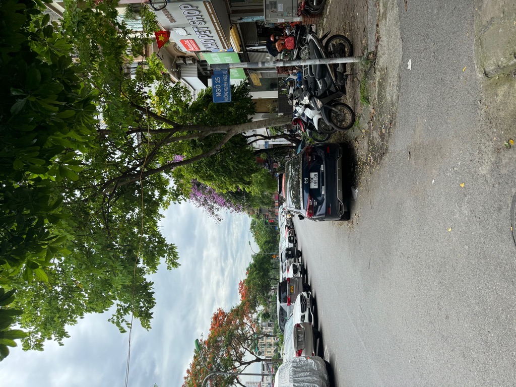 Bán nhà Nguyễn Ngọc Vũ - diện tích 80m2 4 tầng - Đang cập nhật - giá 42,5 tỷ