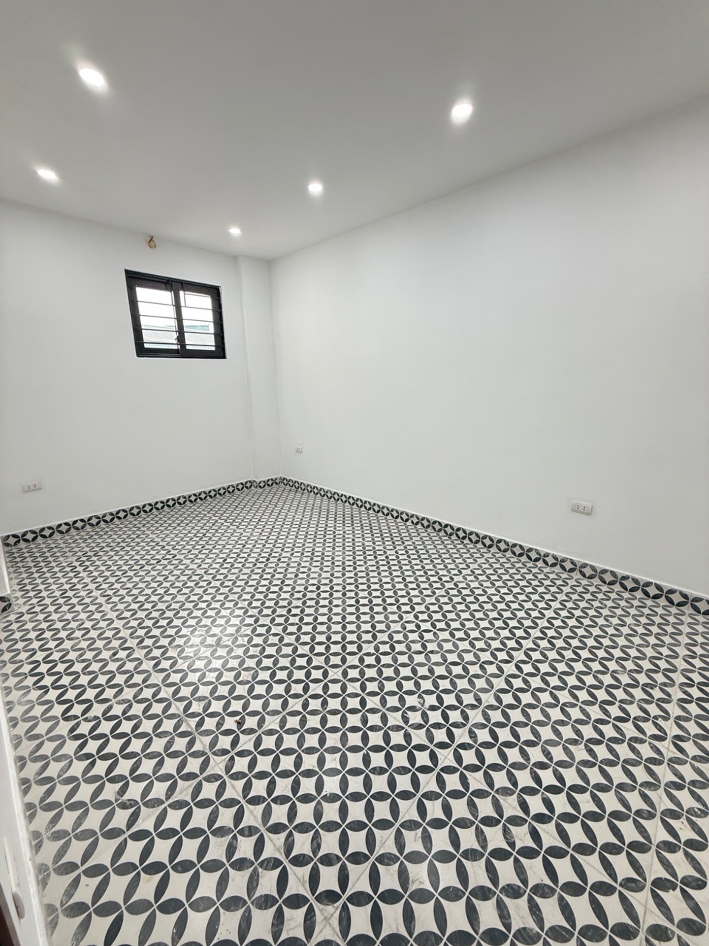 Bán nhà Trần Khát Chân - diện tích 48m2 5 tầng - thang máy, ô tô đỗ cửa - giá 10 tỷ
