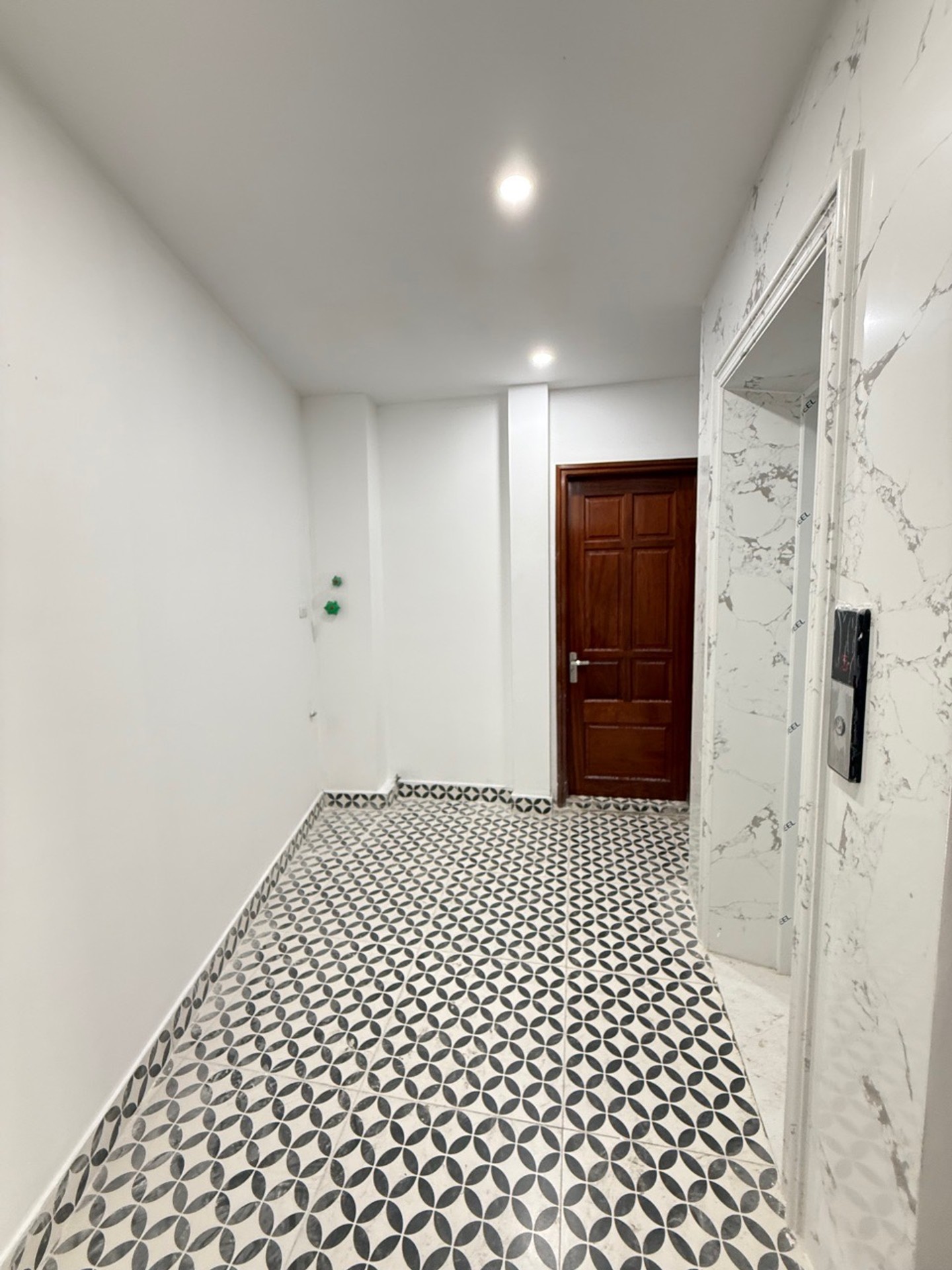 Bán nhà Trần Khát Chân - diện tích 48m2 5 tầng - thang máy, ô tô đỗ cửa - giá 10 tỷ