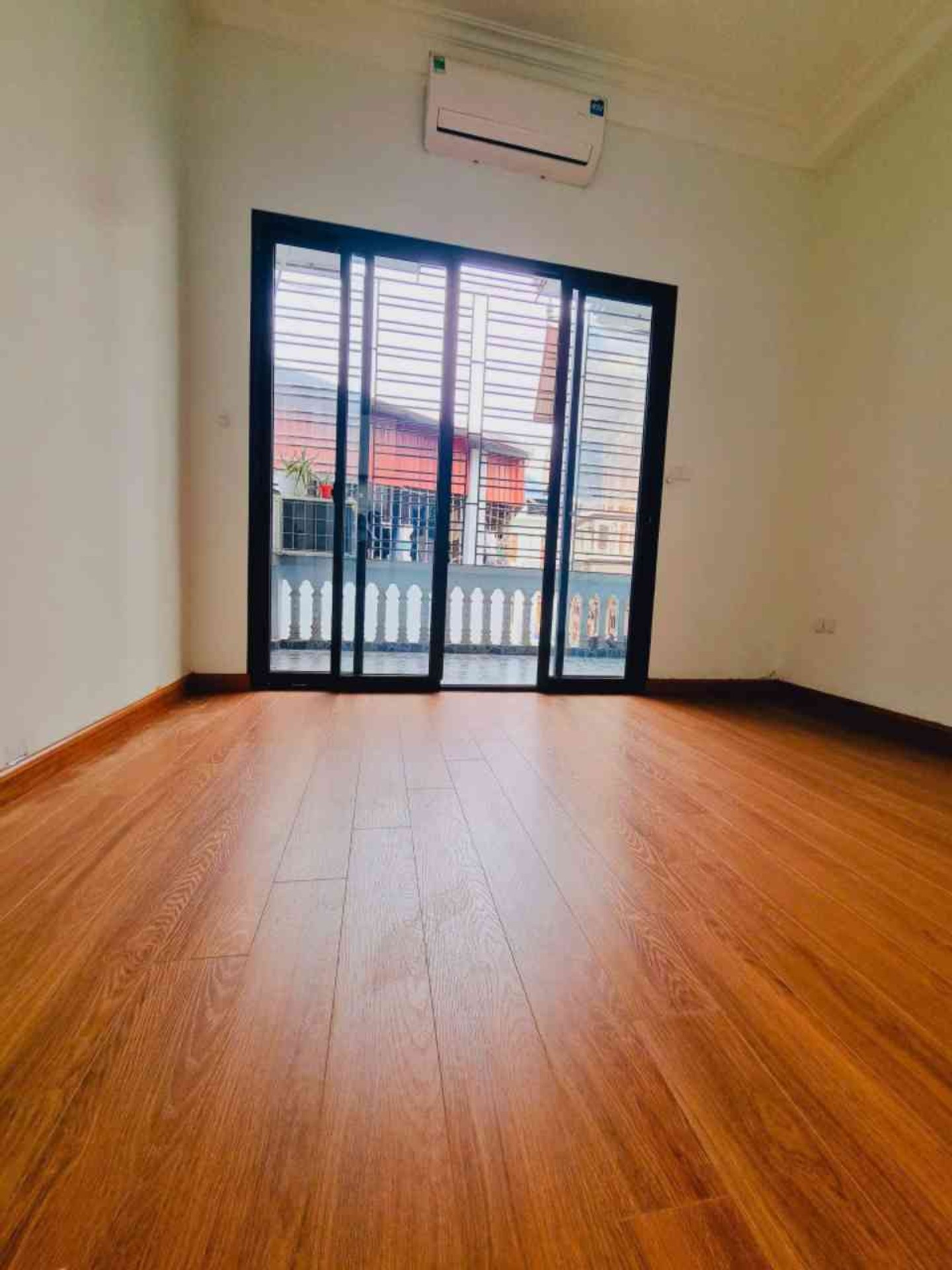 Bán nhà Định Công Thượng - diện tích 130m2 4 tầng - ô tô tránh - giá 21,8 tỷ