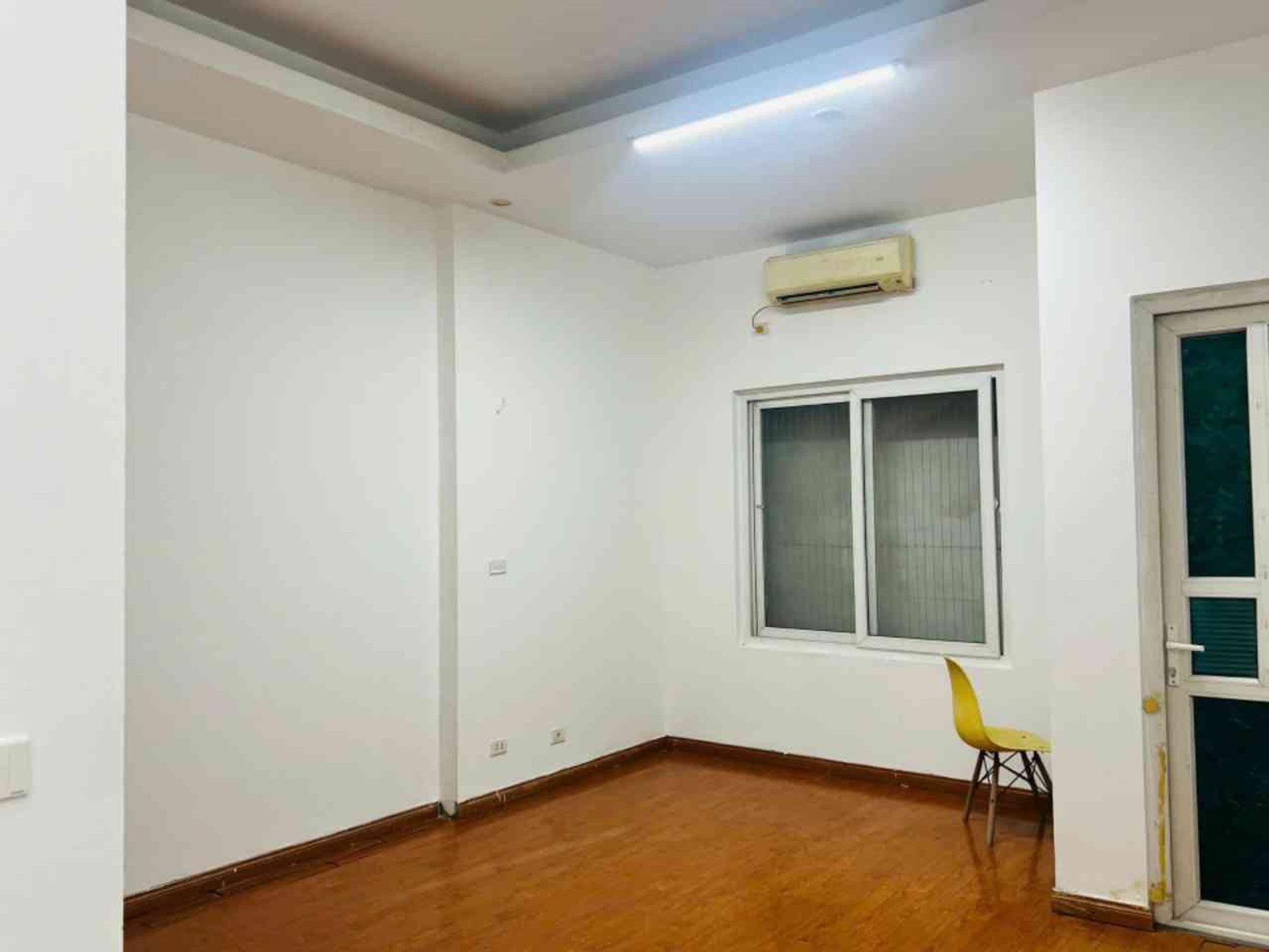 Bán nhà Định Công Thượng - diện tích 130m2 4 tầng - ô tô tránh - giá 21,8 tỷ