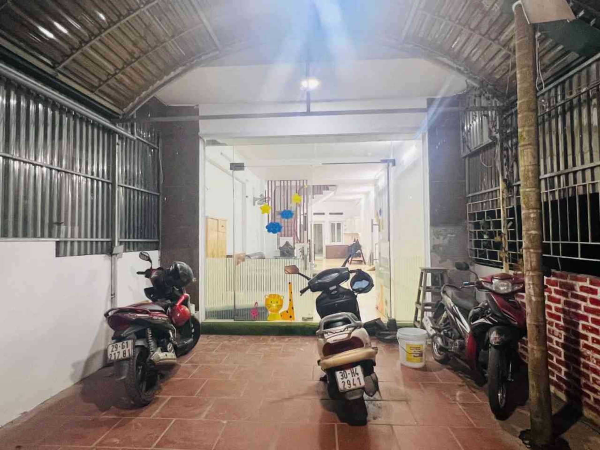 Bán nhà Định Công Thượng - diện tích 130m2 4 tầng - ô tô tránh - giá 21,8 tỷ