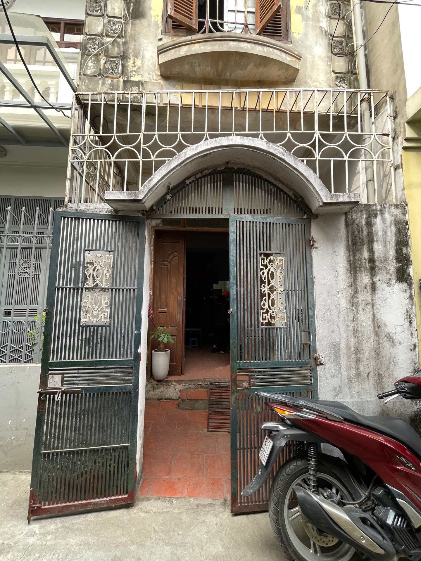 Bán nhà Hoàng Mai - diện tích 42m2 5 tầng - Nhà dân xây chắc chắn - giá 10,5 tỷ